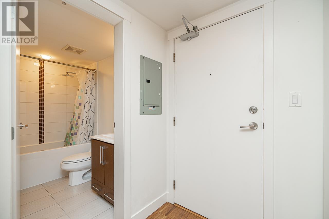 Listing Picture 3 of 25 : 617 8068 WESTMINSTER HIGHWAY, Richmond / 烈治文 - 魯藝地產 Yvonne Lu Group - MLS Medallion Club Member