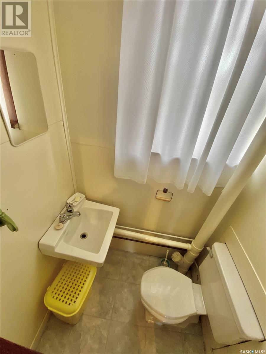 385 Main Street, Briercrest, Saskatchewan  S0H 0K0 - Photo 11 - SK992883