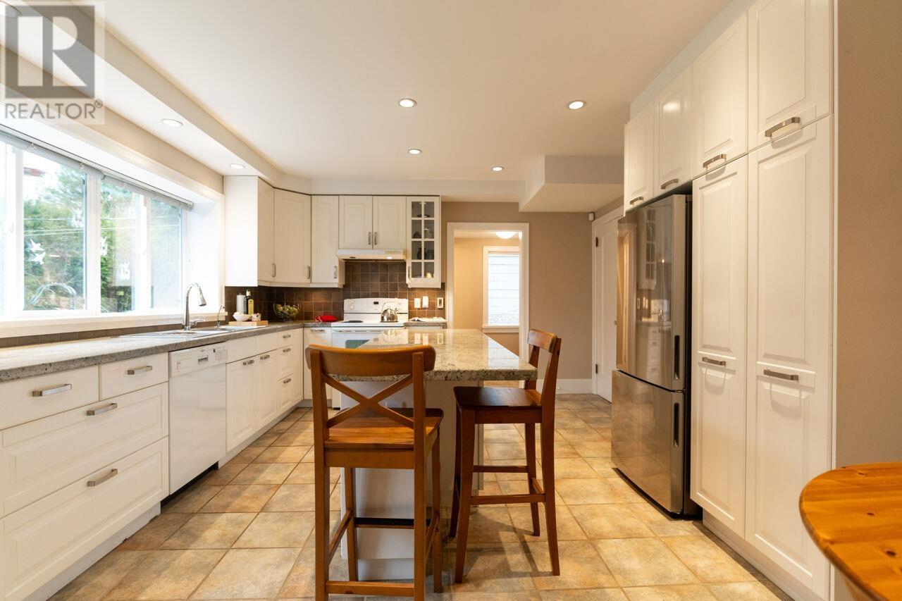 Listing Picture 10 of 36 : 3869 W 38TH AVENUE, Vancouver / 溫哥華 - 魯藝地產 Yvonne Lu Group - MLS Medallion Club Member