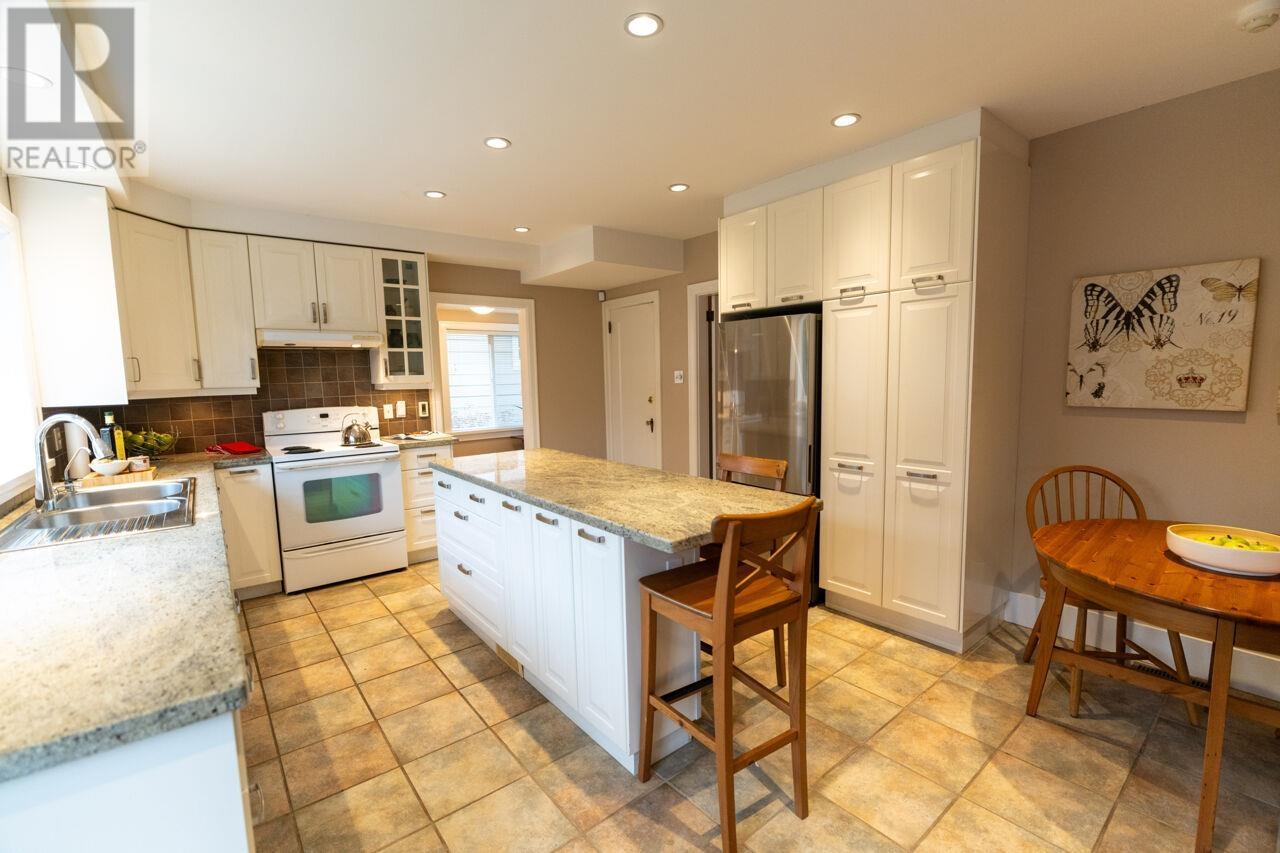 Listing Picture 11 of 36 : 3869 W 38TH AVENUE, Vancouver / 溫哥華 - 魯藝地產 Yvonne Lu Group - MLS Medallion Club Member