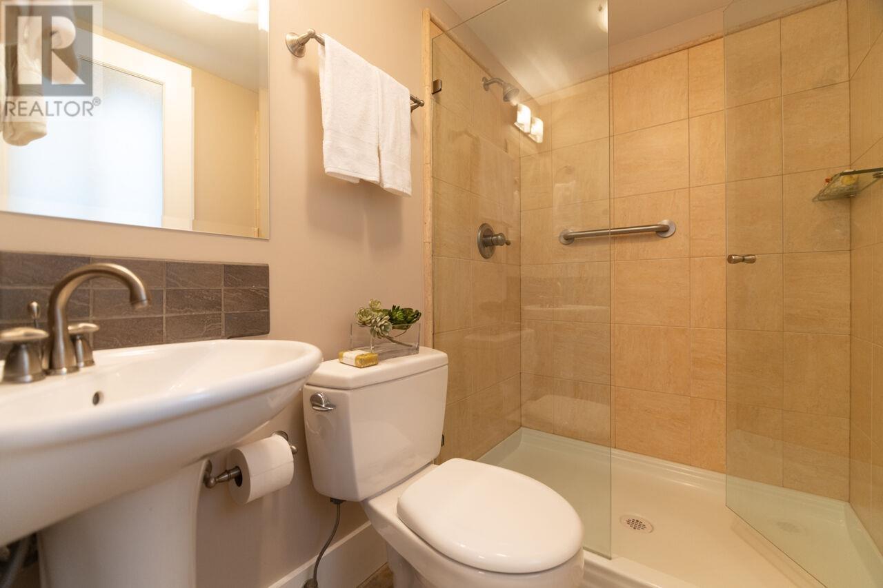 Listing Picture 16 of 36 : 3869 W 38TH AVENUE, Vancouver / 溫哥華 - 魯藝地產 Yvonne Lu Group - MLS Medallion Club Member