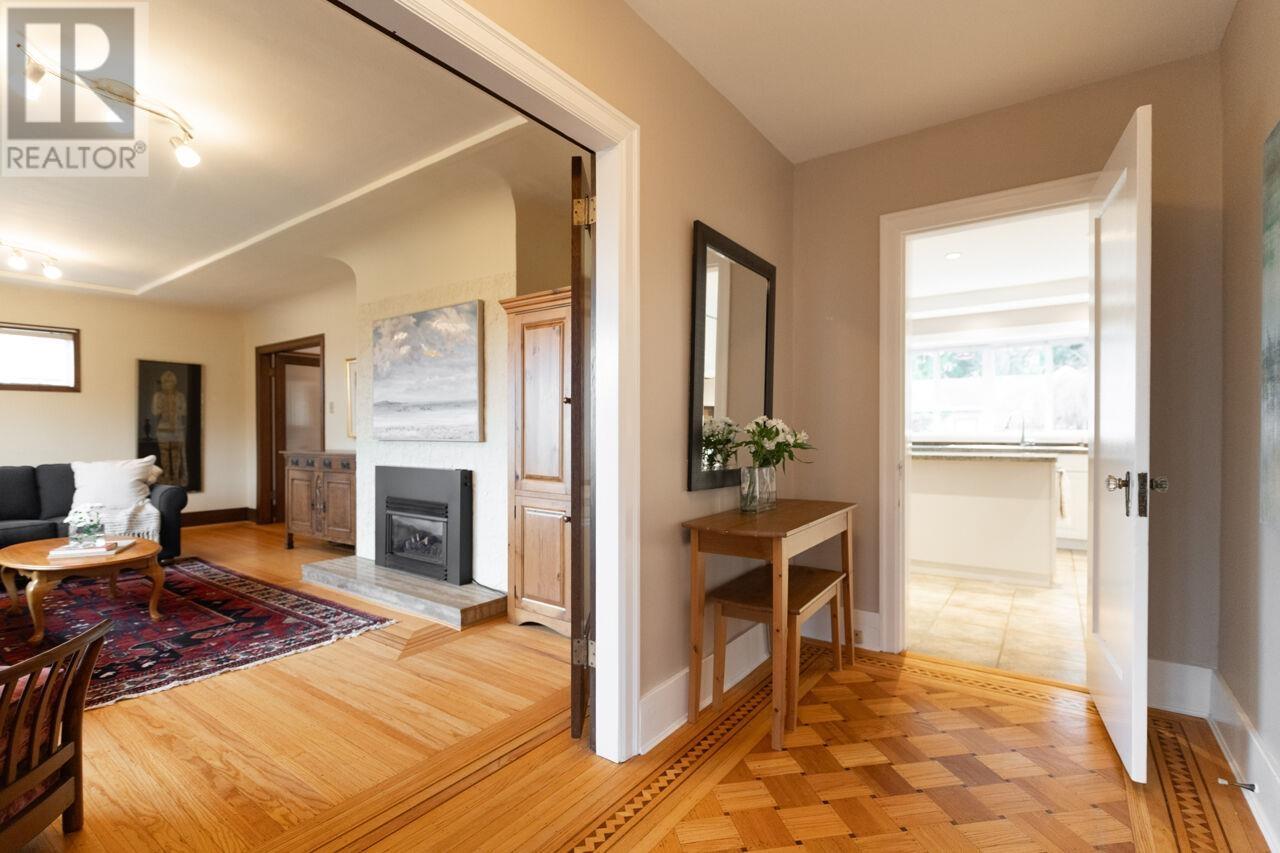 Listing Picture 4 of 36 : 3869 W 38TH AVENUE, Vancouver / 溫哥華 - 魯藝地產 Yvonne Lu Group - MLS Medallion Club Member