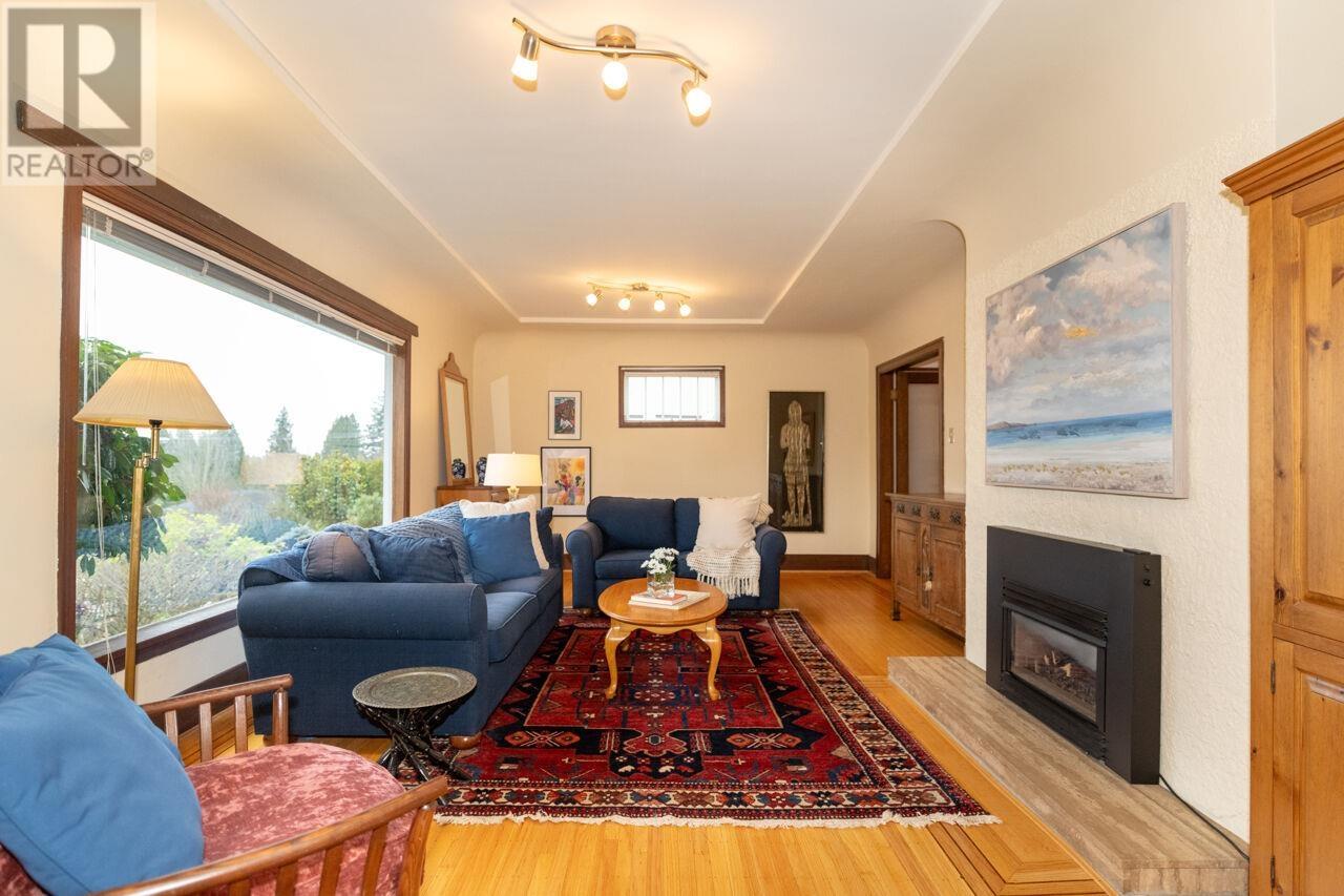 Listing Picture 5 of 36 : 3869 W 38TH AVENUE, Vancouver / 溫哥華 - 魯藝地產 Yvonne Lu Group - MLS Medallion Club Member