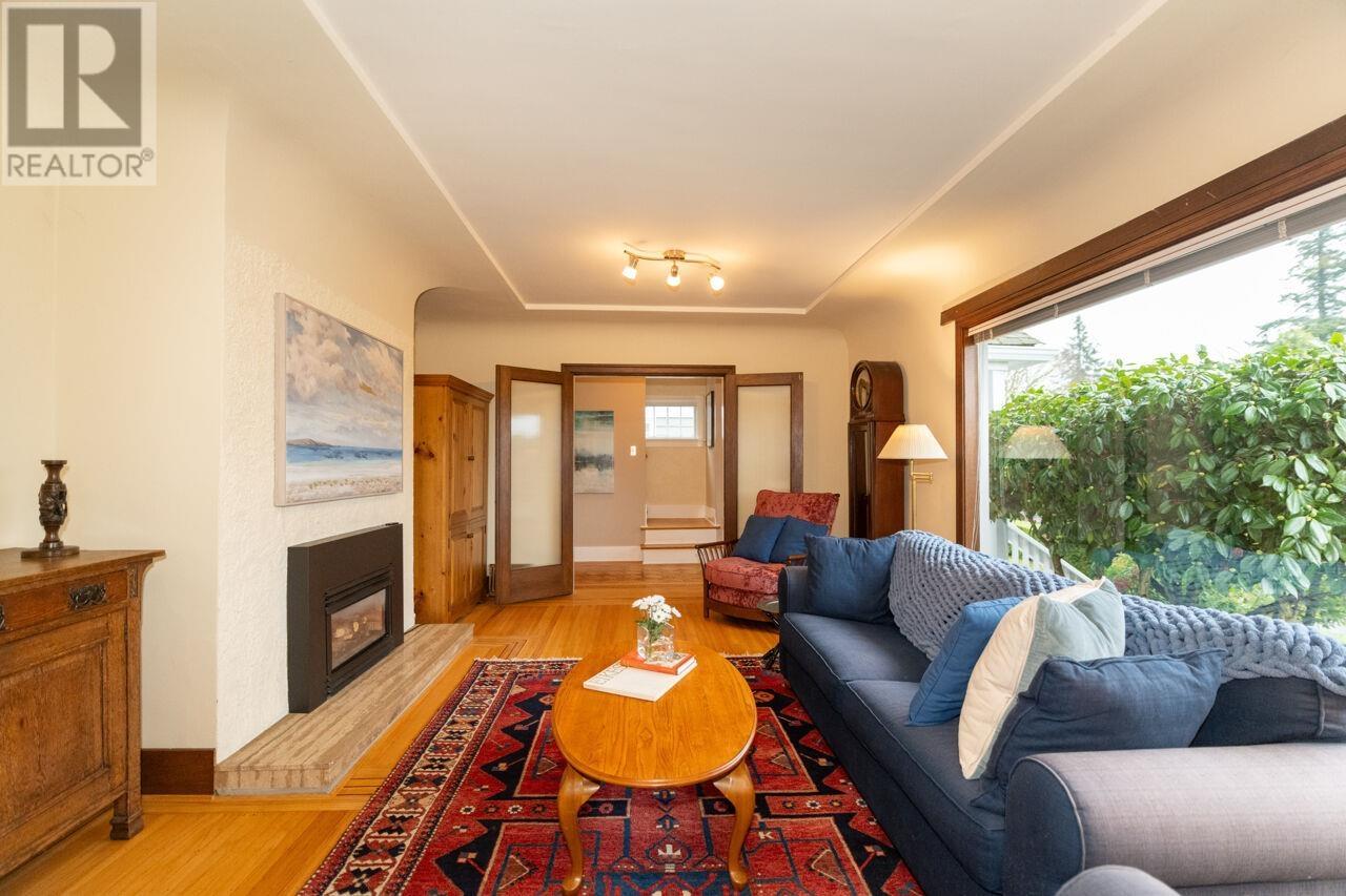 Listing Picture 6 of 36 : 3869 W 38TH AVENUE, Vancouver / 溫哥華 - 魯藝地產 Yvonne Lu Group - MLS Medallion Club Member