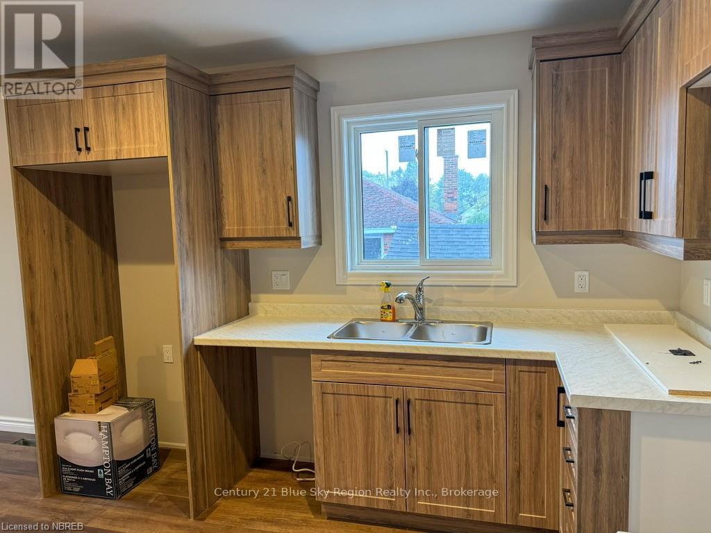 Property at 1556 FRASER STREET image 3