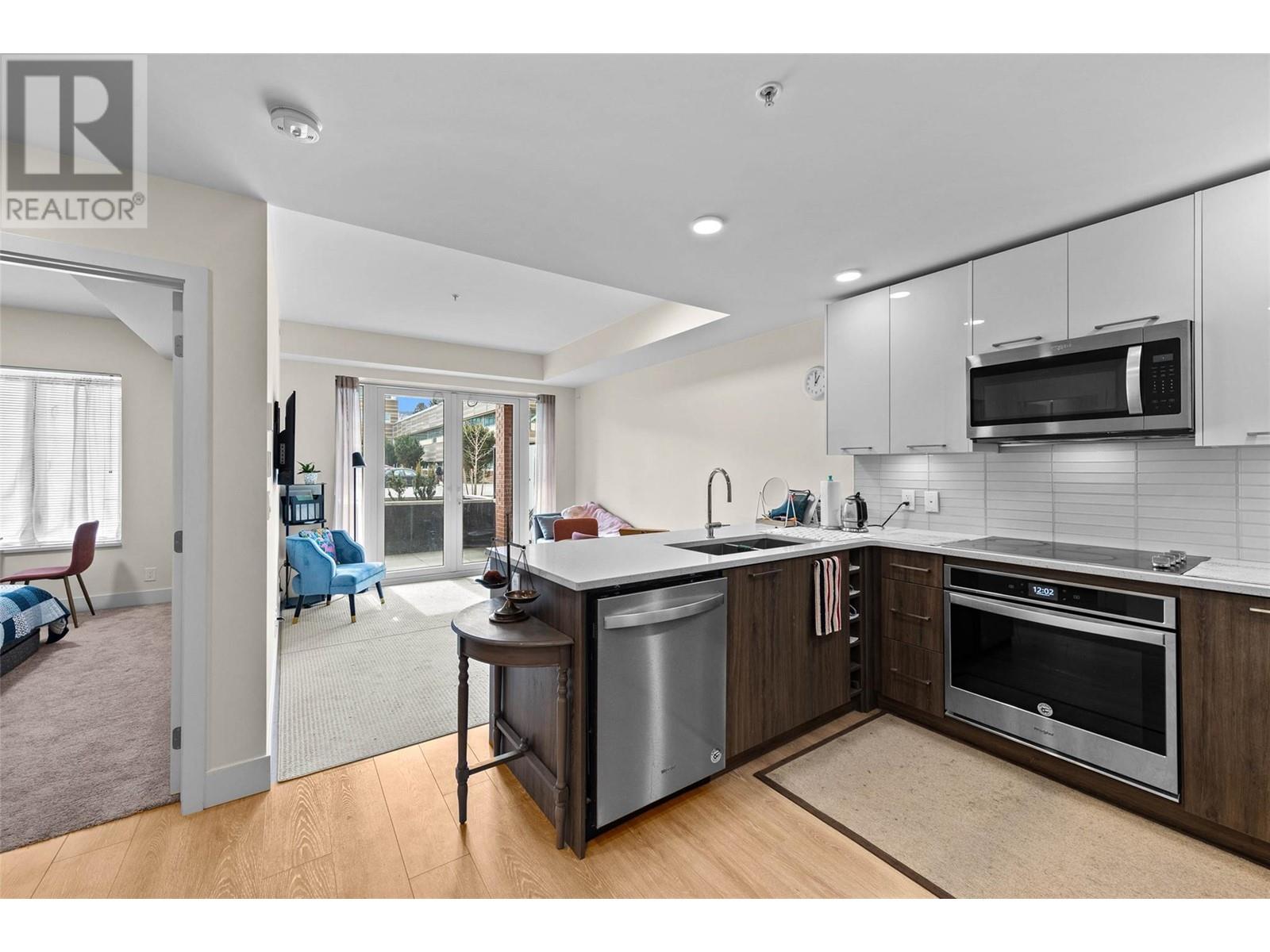 Property at 885 UNIVERSITY Drive Unit# 109 image 2