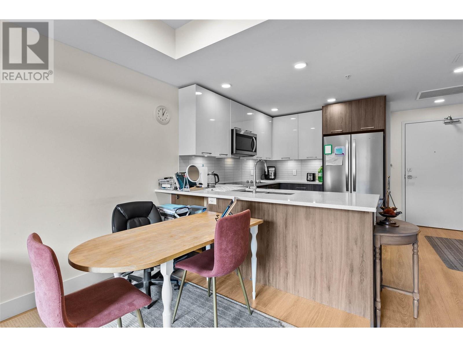 Property at 885 UNIVERSITY Drive Unit# 109 image 5