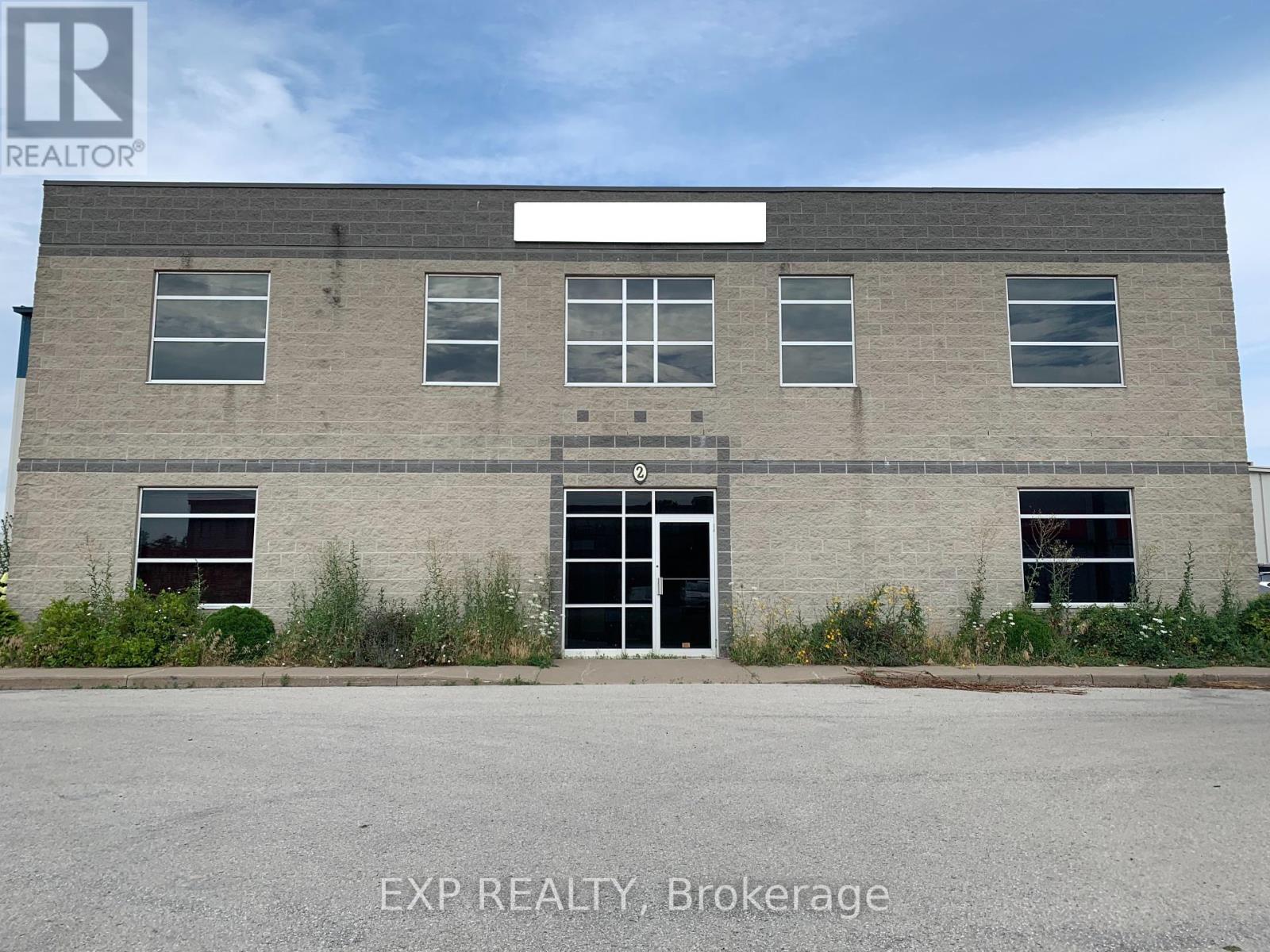 Upp.of - 2 Keefer Road, St. Catharines, Ontario  L2M 7N9 - Photo 2 - X7384390