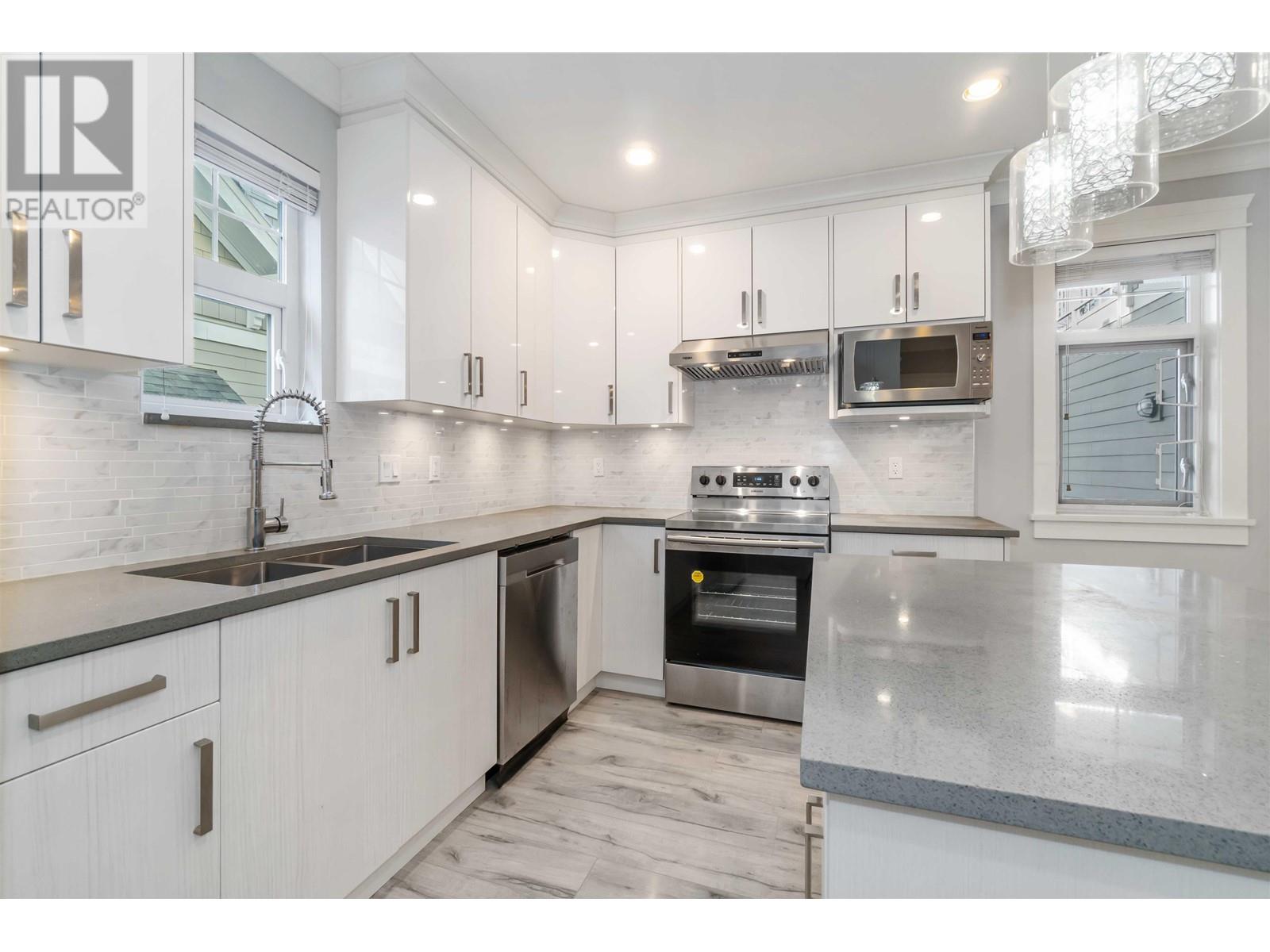 Listing Picture 10 of 30 : 5665 KILLARNEY STREET, Vancouver / 溫哥華 - 魯藝地產 Yvonne Lu Group - MLS Medallion Club Member