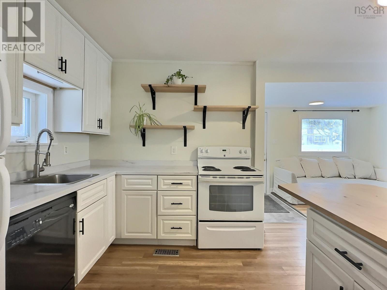 64 Salmon River Road, Valley, Nova Scotia  B6L 2S5 - Photo 2 - 202500826