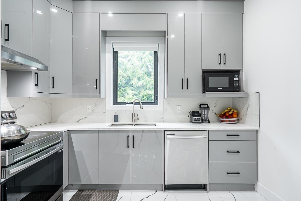 6052 172 Street, Surrey, British Columbia  V3S 3Z7 - Photo 9 - R2955798