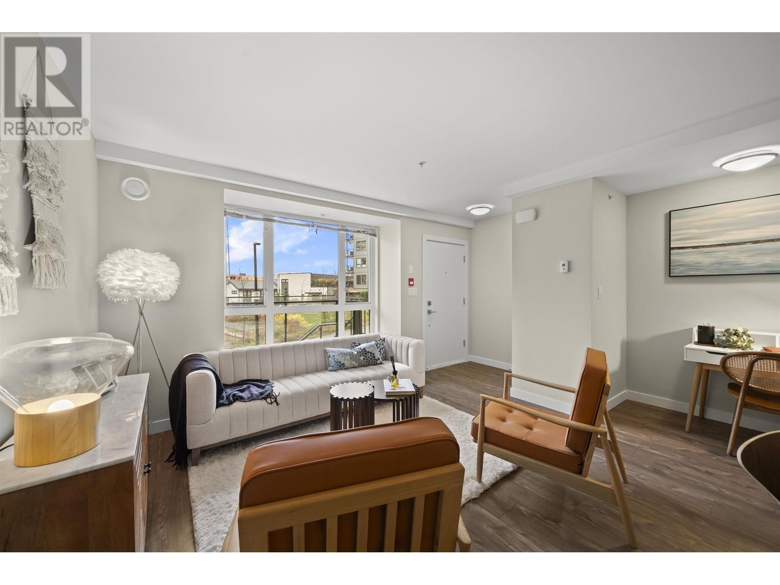 Listing Picture 3 of 18 : 108 9350 UNIVERSITY HIGH STREET, Burnaby / 本拿比 - 魯藝地產 Yvonne Lu Group - MLS Medallion Club Member
