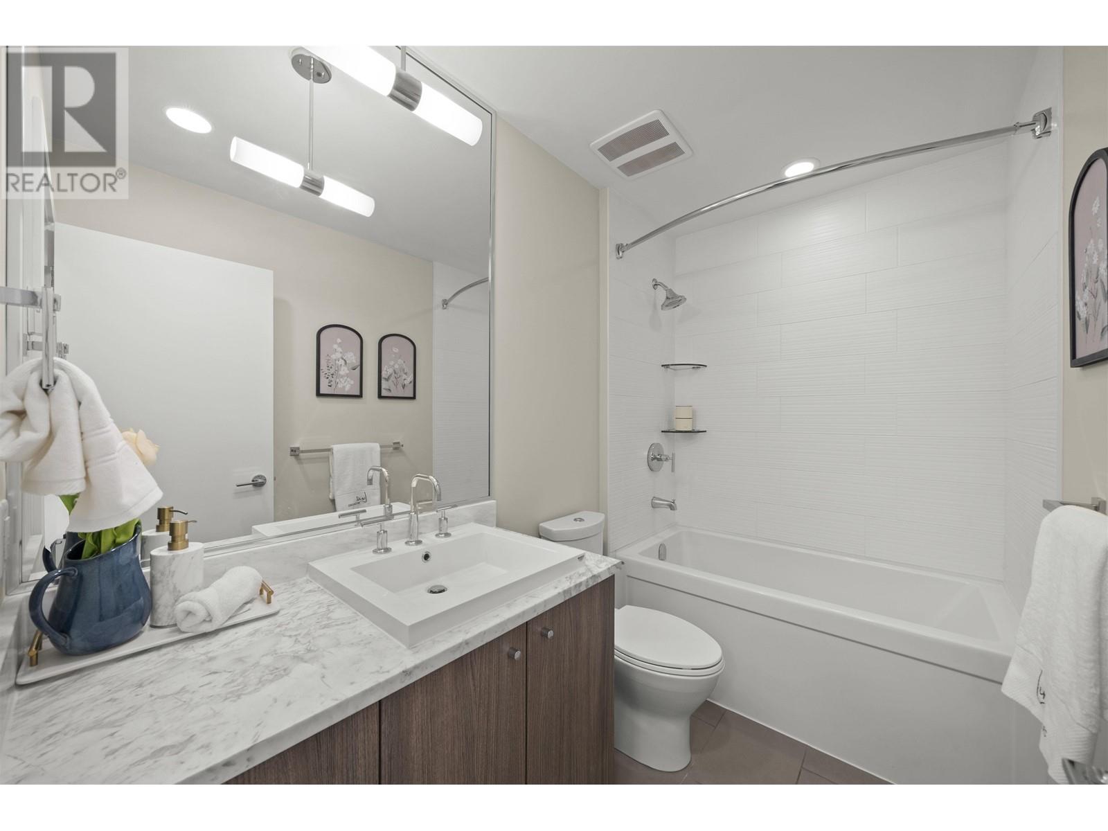 Listing Picture 13 of 18 : 108 9350 UNIVERSITY HIGH STREET, Burnaby / 本拿比 - 魯藝地產 Yvonne Lu Group - MLS Medallion Club Member