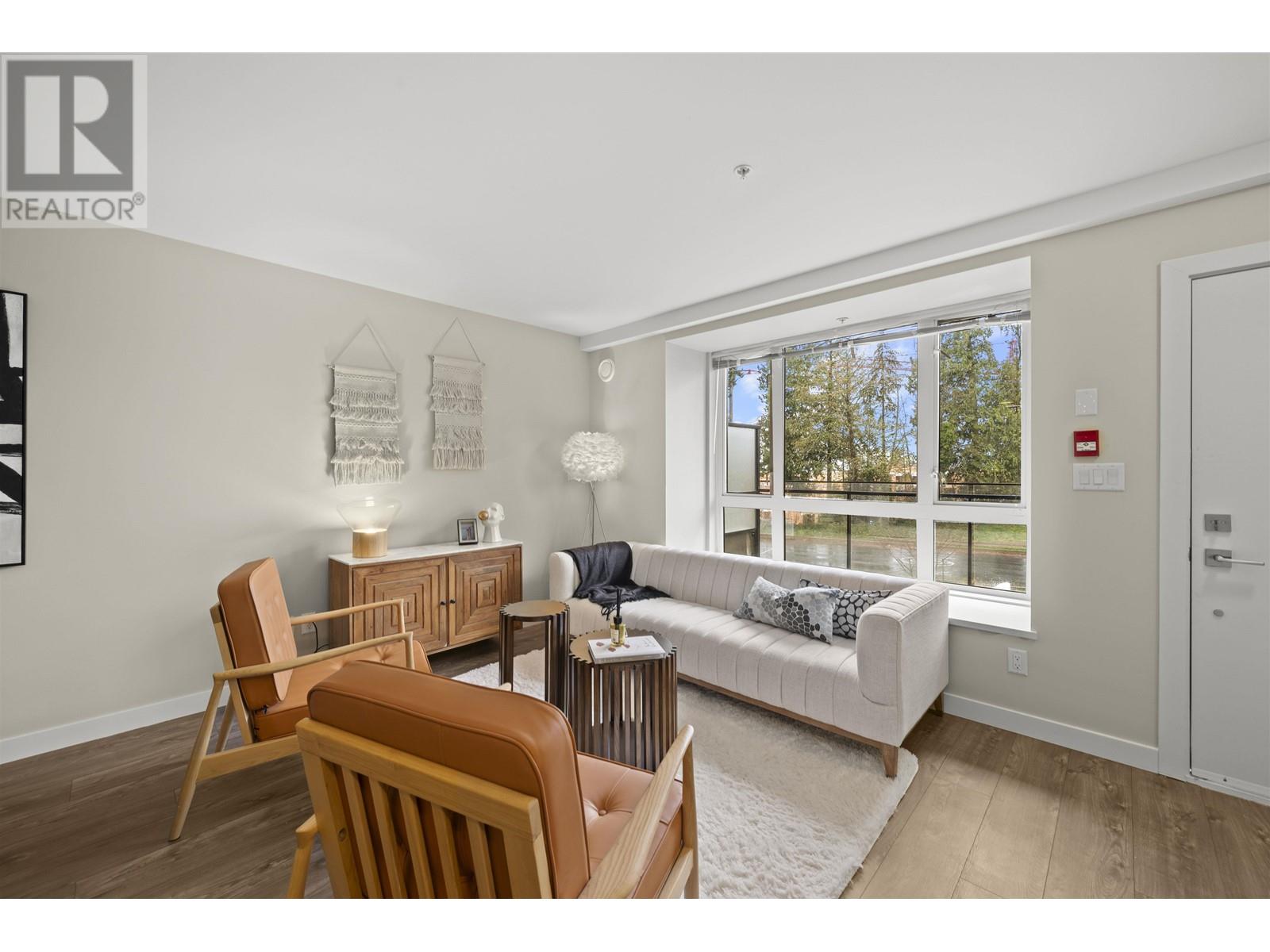 Listing Picture 2 of 18 : 108 9350 UNIVERSITY HIGH STREET, Burnaby / 本拿比 - 魯藝地產 Yvonne Lu Group - MLS Medallion Club Member