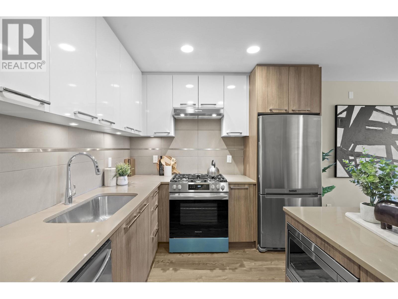 Listing Picture 9 of 18 : 108 9350 UNIVERSITY HIGH STREET, Burnaby / 本拿比 - 魯藝地產 Yvonne Lu Group - MLS Medallion Club Member
