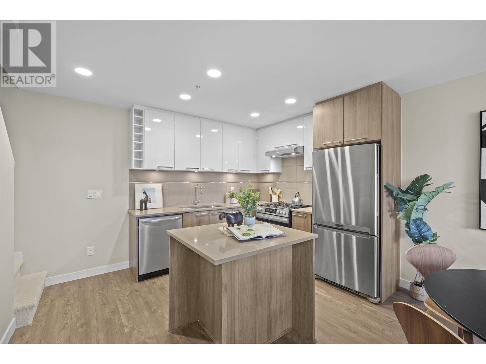 Listing Picture 8 of 18 : 108 9350 UNIVERSITY HIGH STREET, Burnaby / 本拿比 - 魯藝地產 Yvonne Lu Group - MLS Medallion Club Member