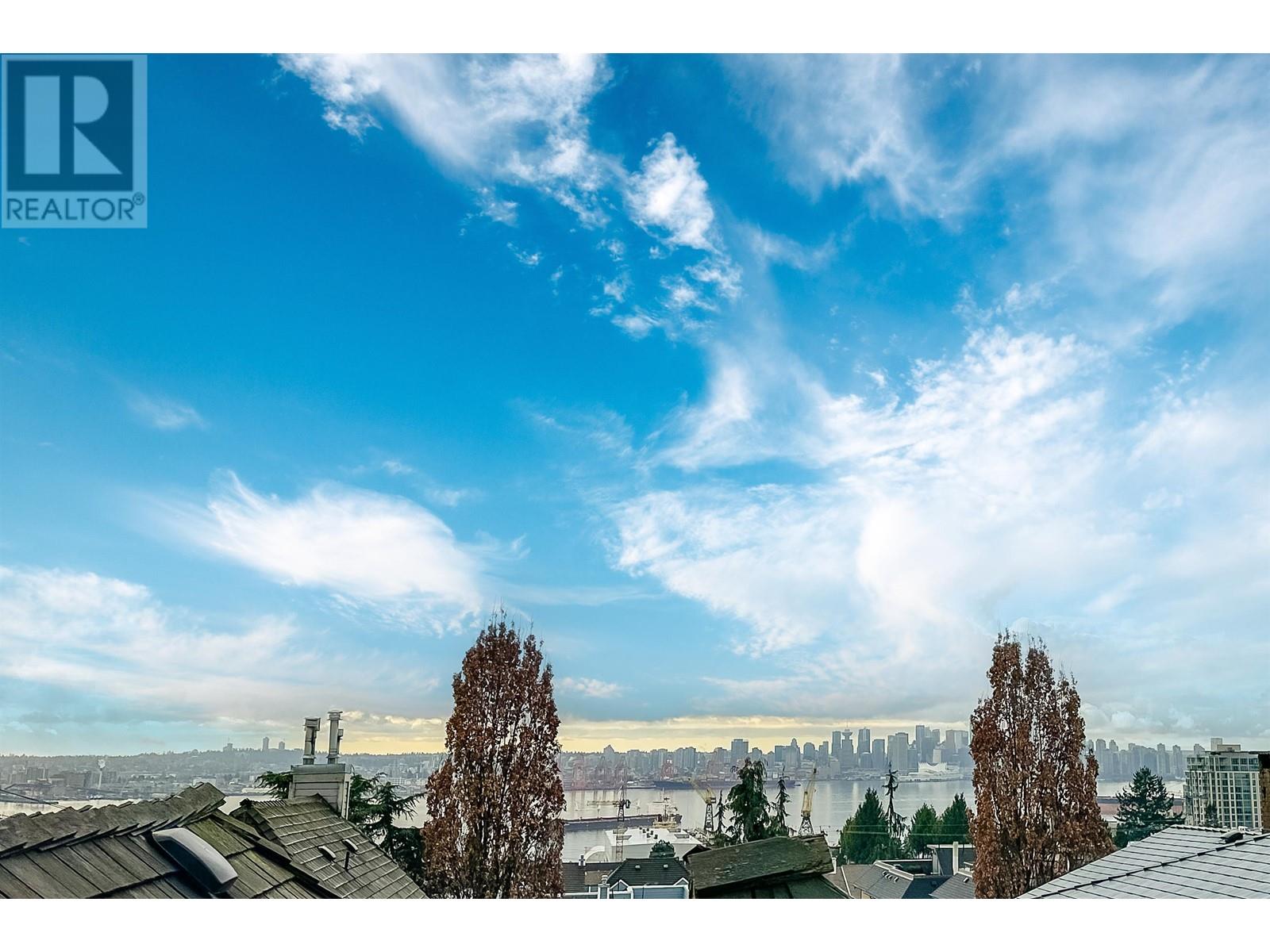 517 St. Andrews Avenue, North Vancouver, British Columbia  V7L 4W2 - Photo 4 - R2955934