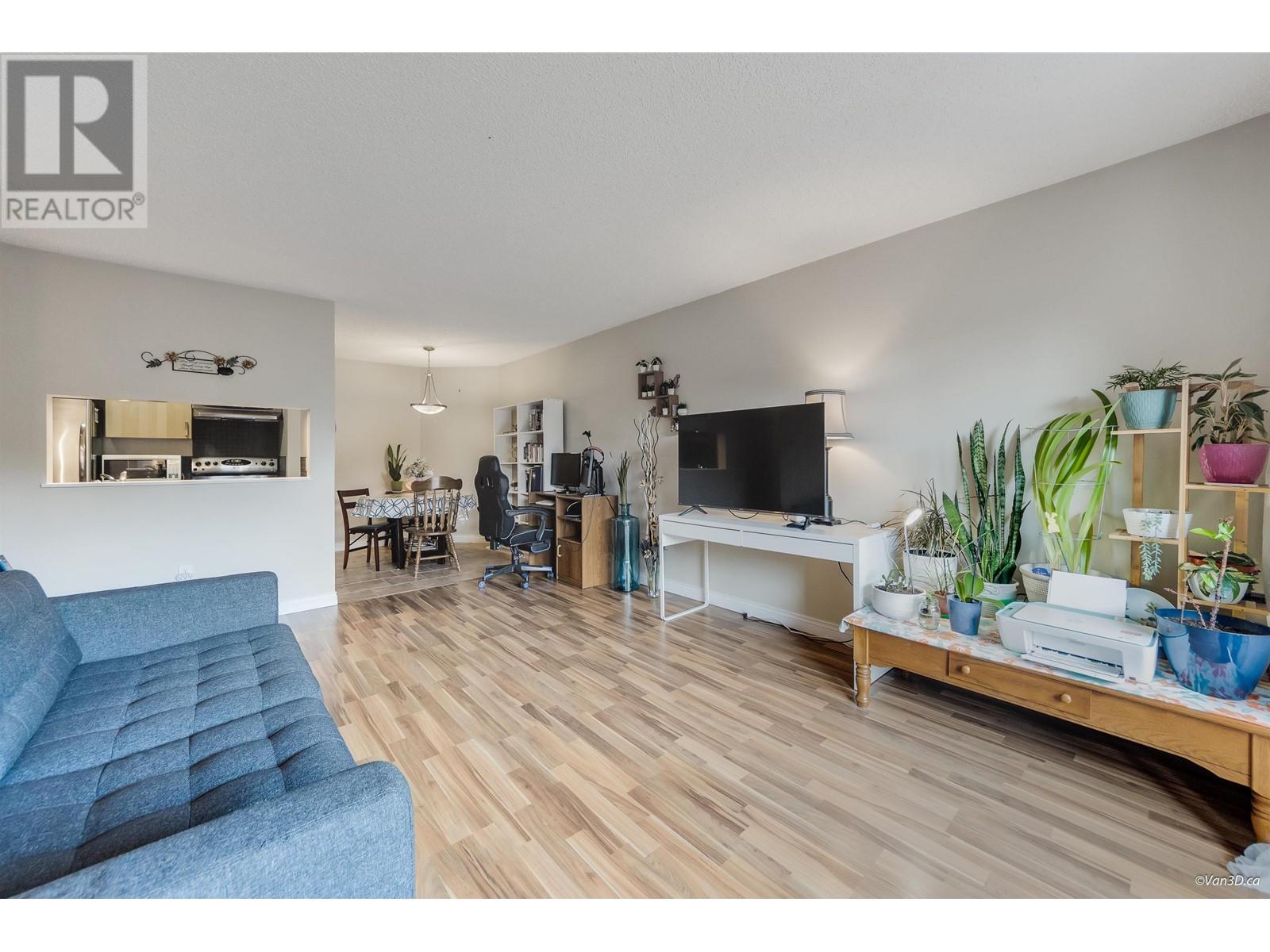 309 365 Ginger Drive, New Westminster, British Columbia  V3L 5L5 - Photo 4 - R2955940