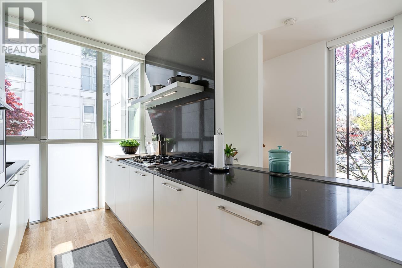 Listing Picture 11 of 37 : 778 W 6TH AVENUE, Vancouver / 溫哥華 - 魯藝地產 Yvonne Lu Group - MLS Medallion Club Member