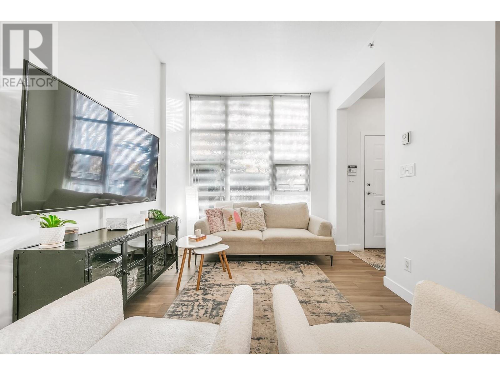 Listing Picture 3 of 33 : 1479 E KING EDWARD AVENUE, Vancouver / 溫哥華 - 魯藝地產 Yvonne Lu Group - MLS Medallion Club Member