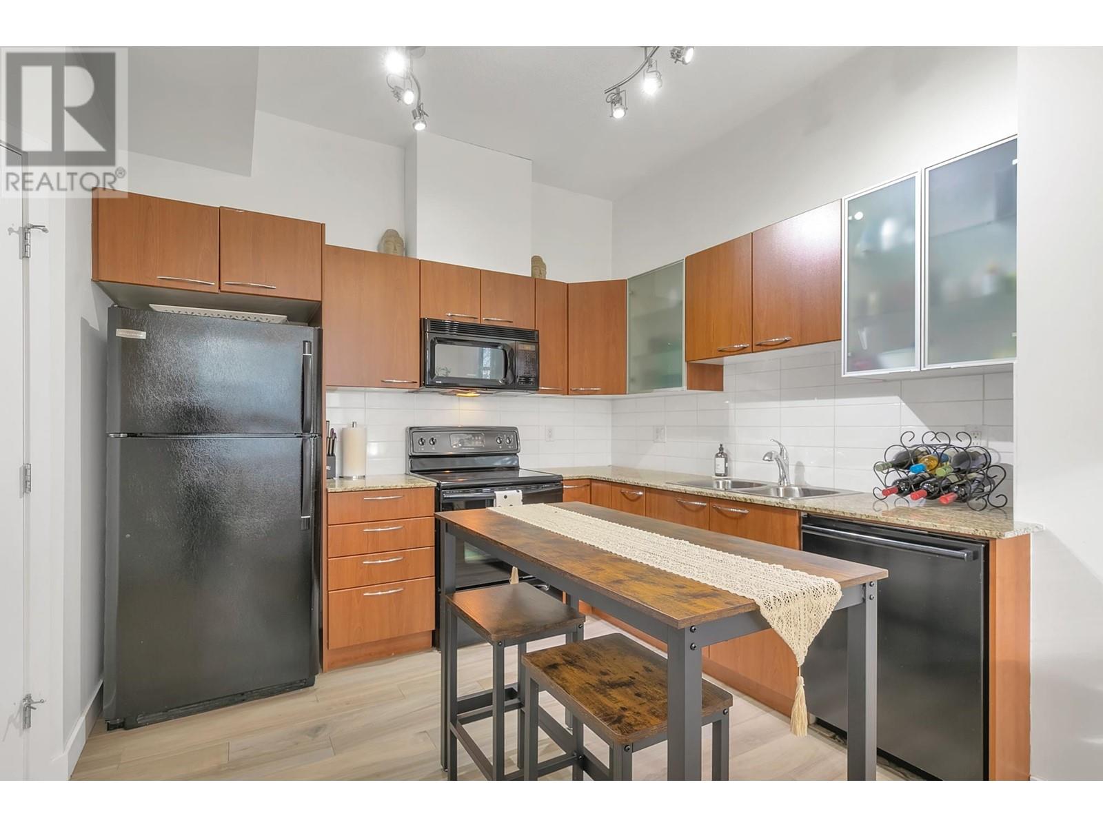 Listing Picture 7 of 33 : 1479 E KING EDWARD AVENUE, Vancouver / 溫哥華 - 魯藝地產 Yvonne Lu Group - MLS Medallion Club Member