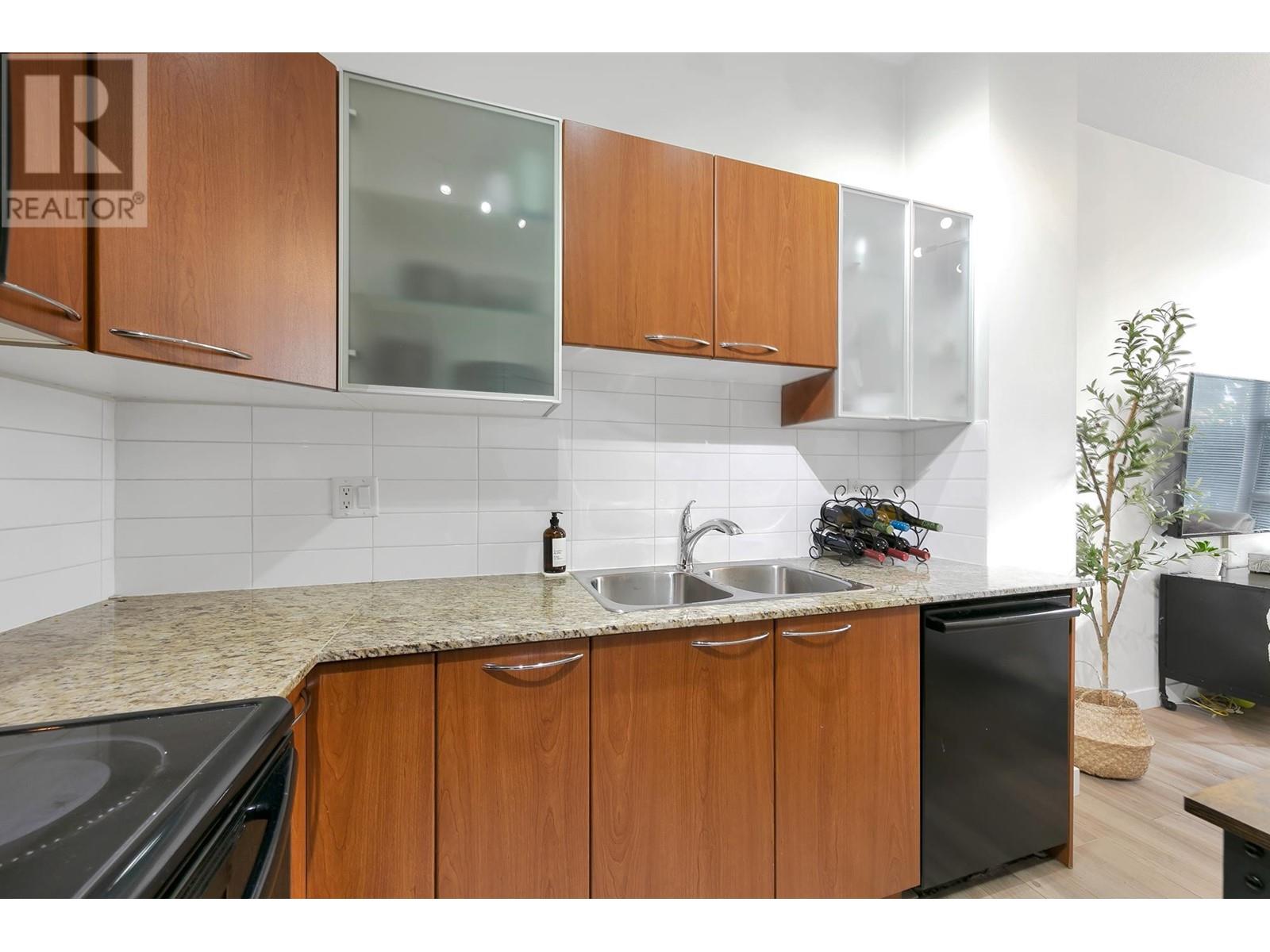 Listing Picture 9 of 33 : 1479 E KING EDWARD AVENUE, Vancouver / 溫哥華 - 魯藝地產 Yvonne Lu Group - MLS Medallion Club Member