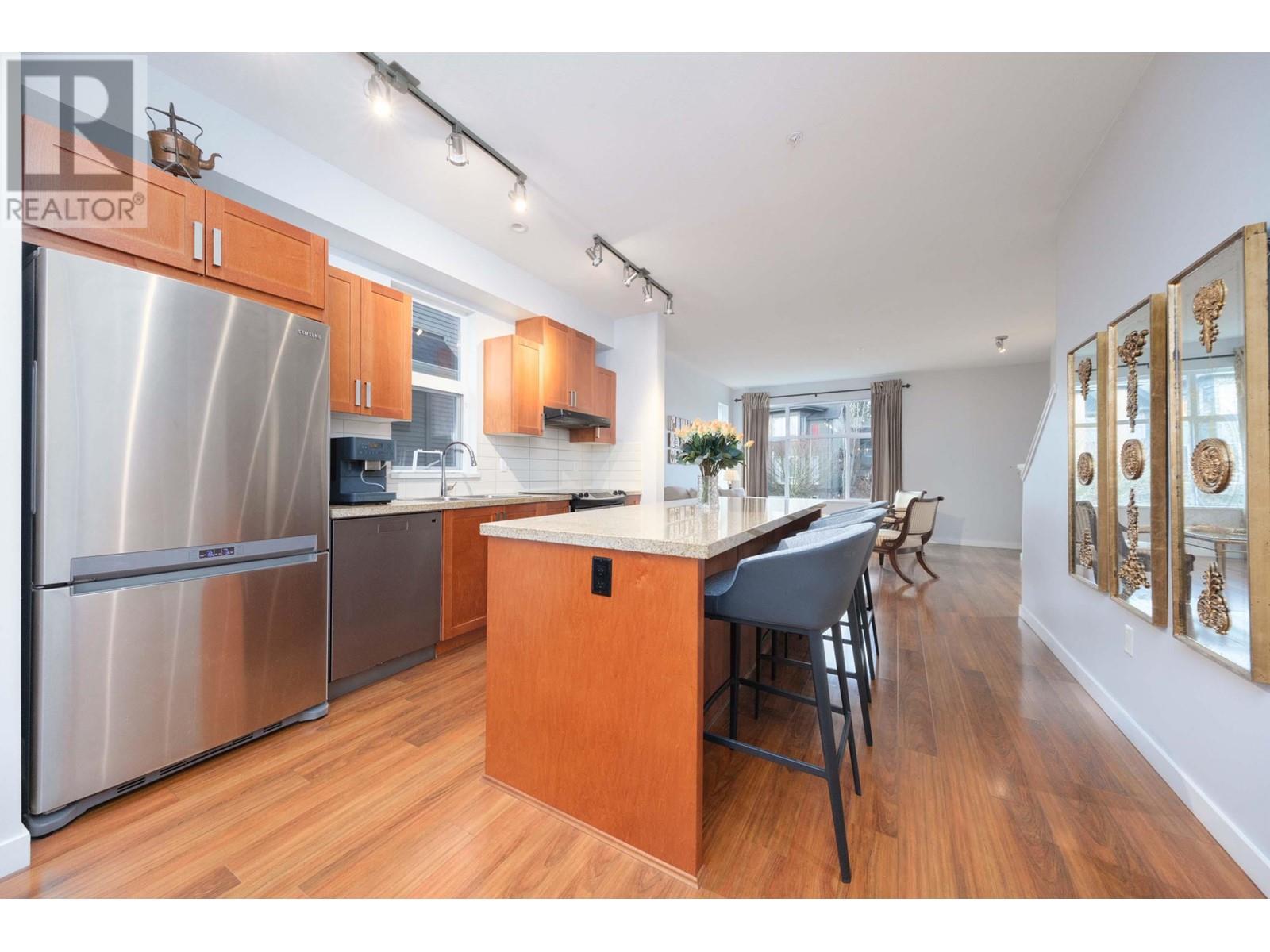 722 Orwell Street, North Vancouver, British Columbia  V7J 0A5 - Photo 2 - R2955994