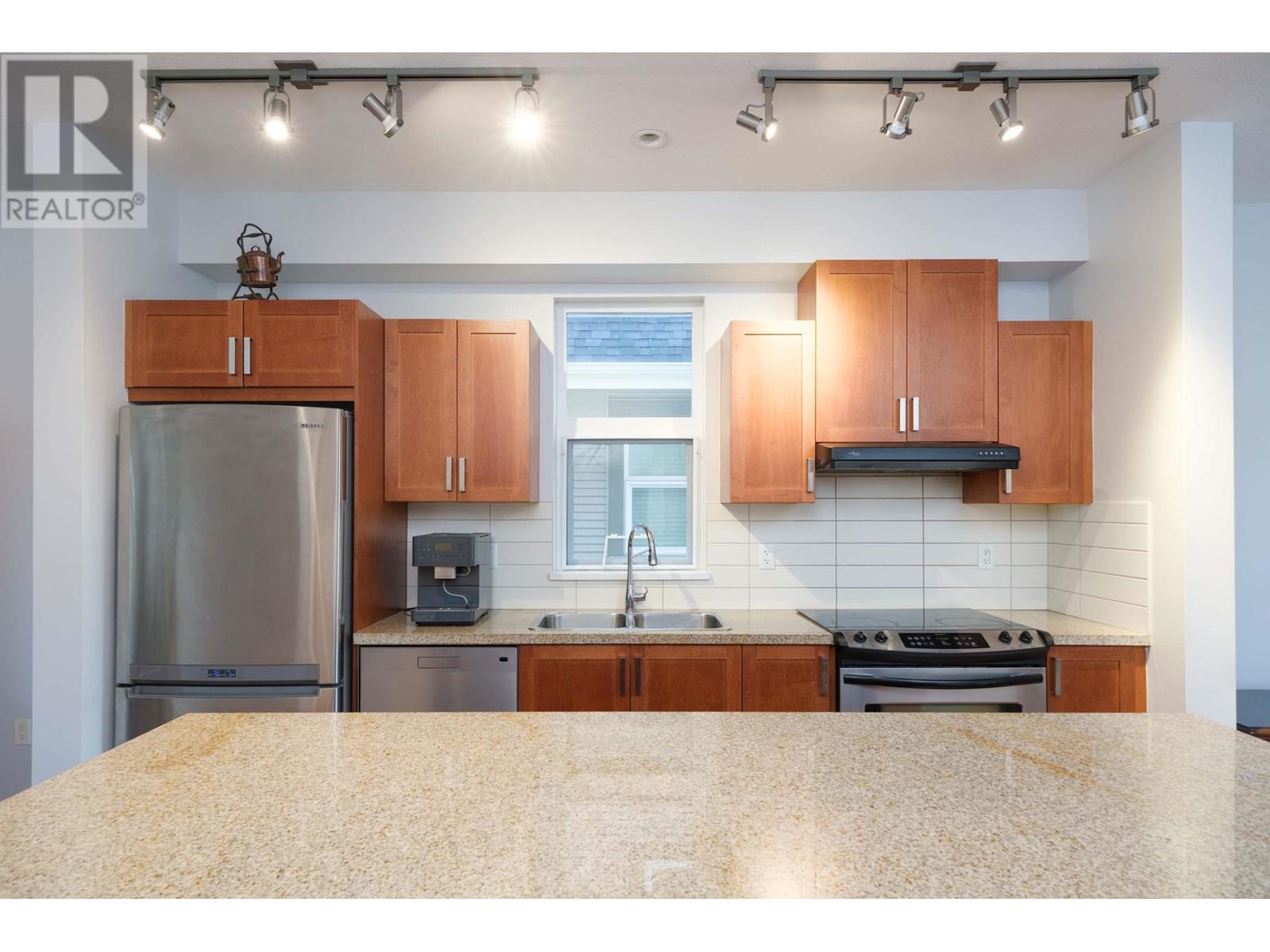 722 Orwell Street, North Vancouver, British Columbia  V7J 0A5 - Photo 3 - R2955994