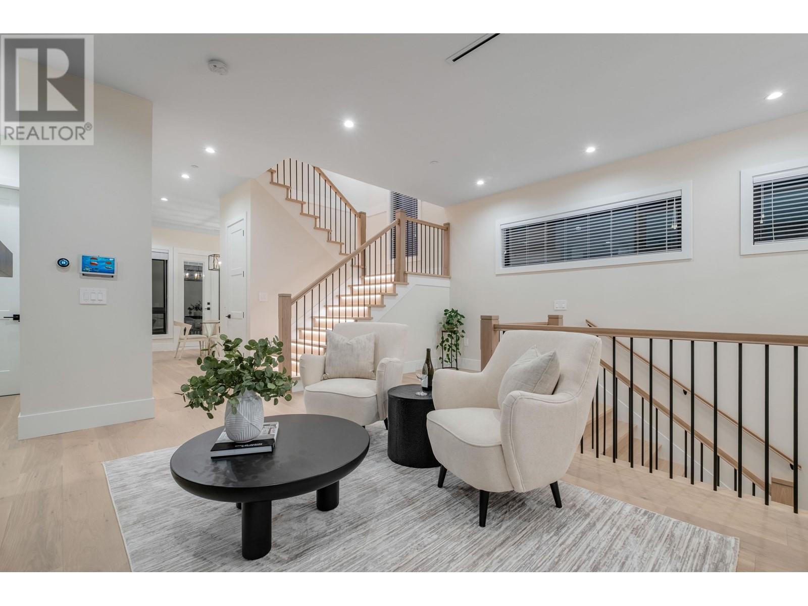 21996 Isaac Crescent, Maple Ridge, British Columbia  V2X 8N8 - Photo 4 - R2955935