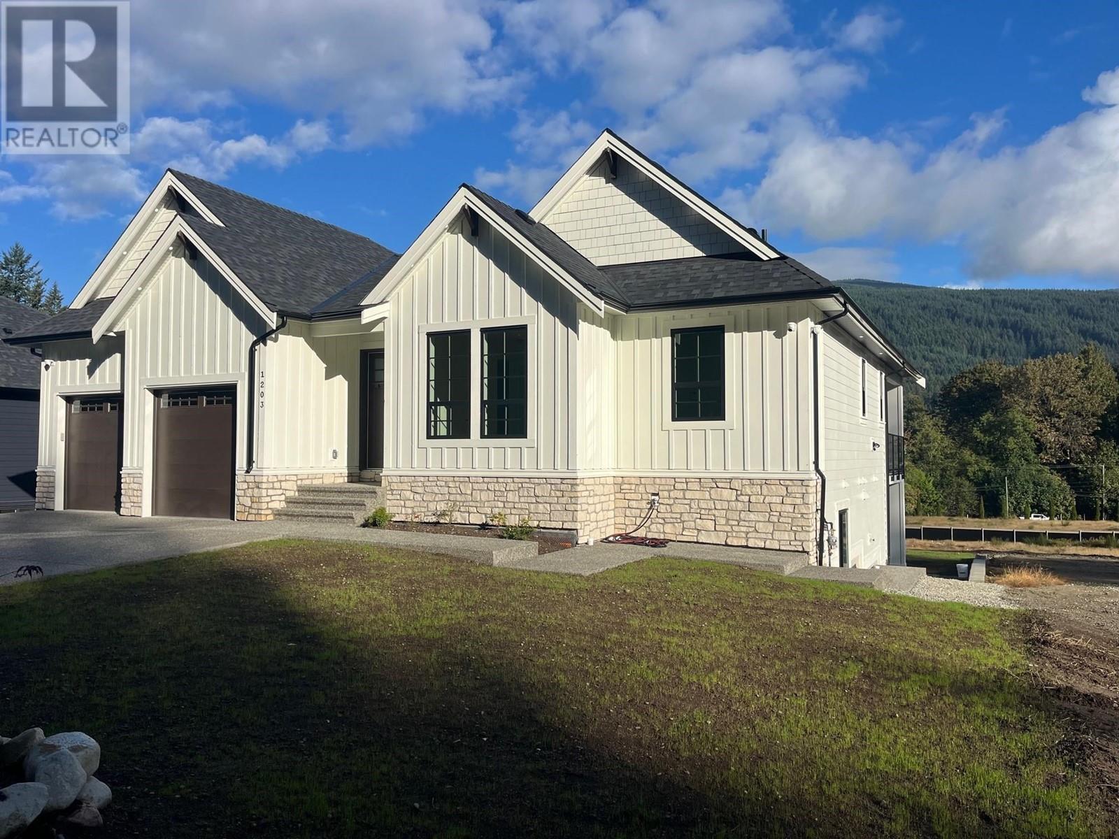 1203 CASTLE ROAD, gibsons, British Columbia V0N1V5