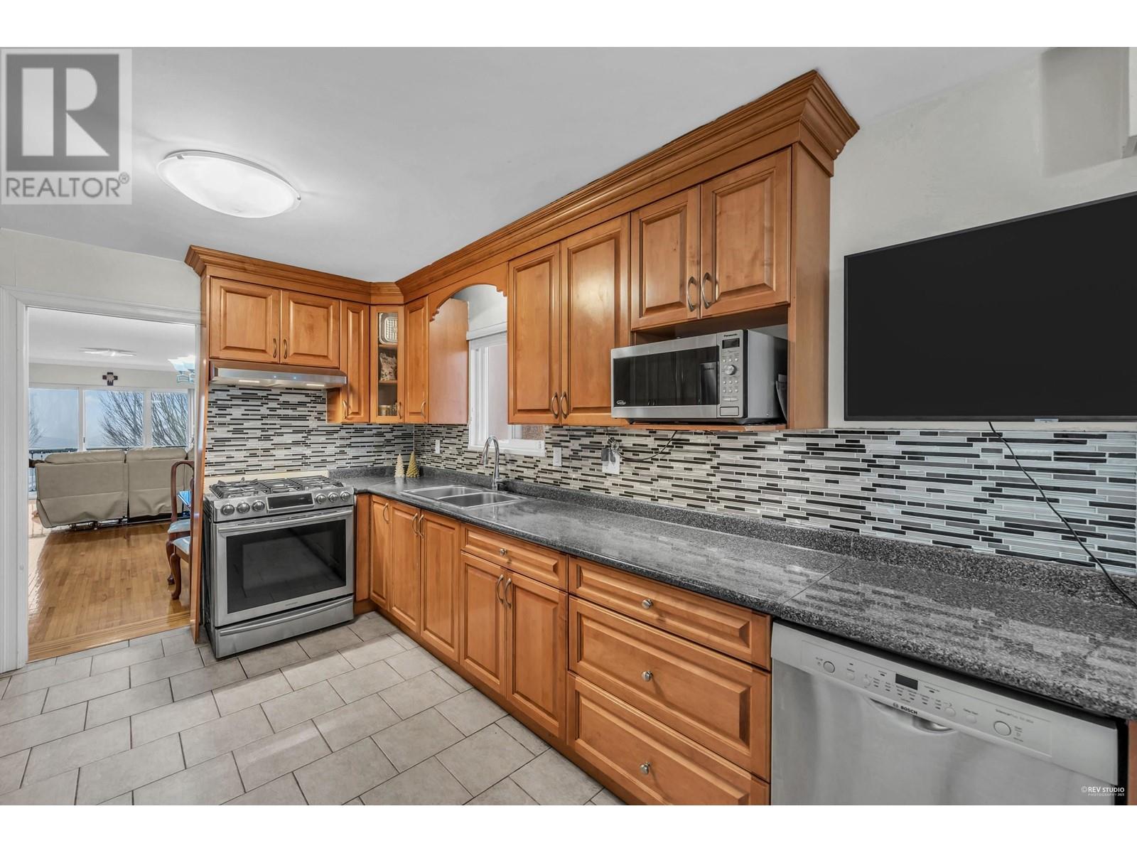 Listing Picture 10 of 35 : 1237 E 64TH AVENUE, Vancouver / 溫哥華 - 魯藝地產 Yvonne Lu Group - MLS Medallion Club Member