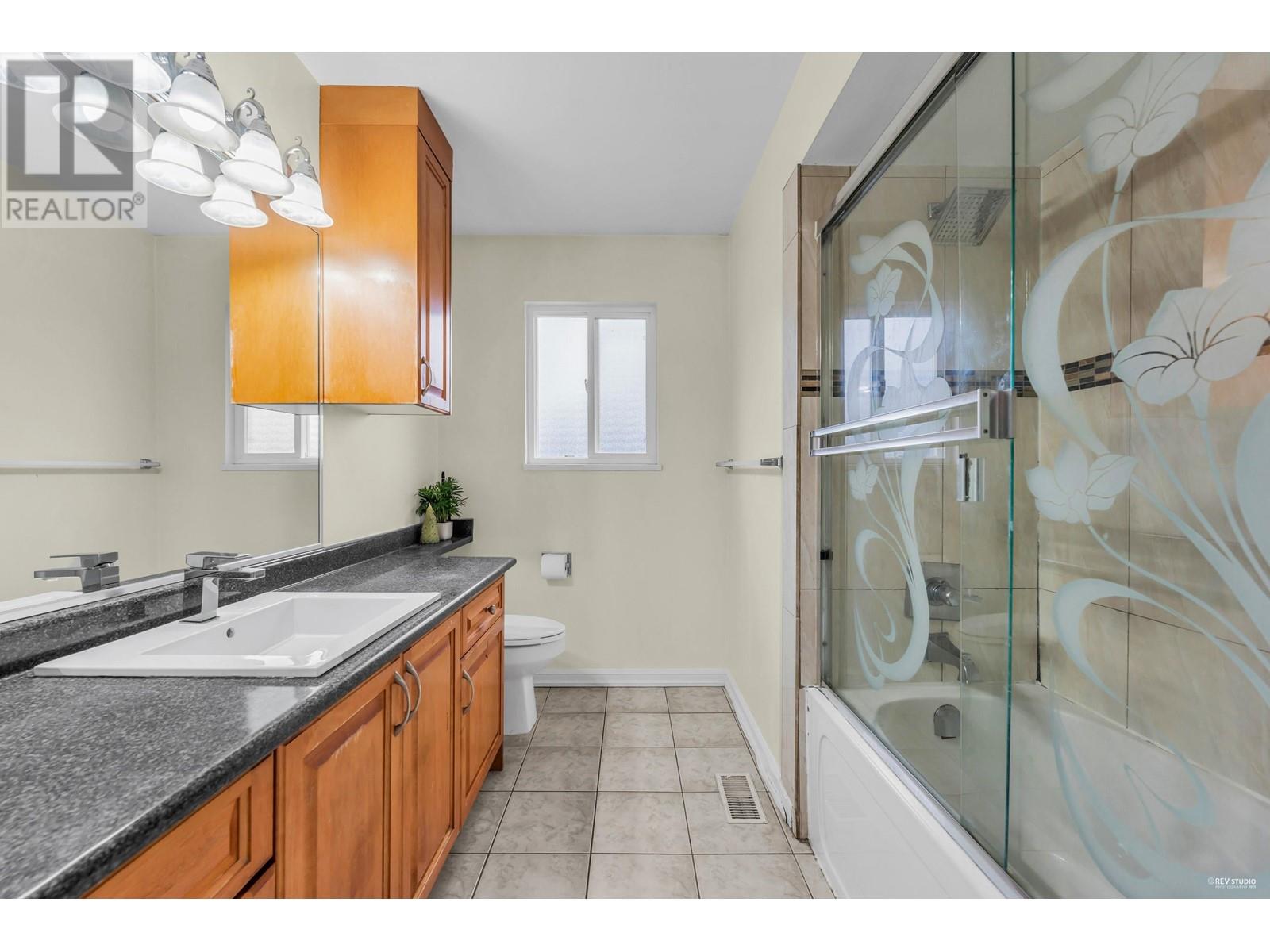 Listing Picture 17 of 35 : 1237 E 64TH AVENUE, Vancouver / 溫哥華 - 魯藝地產 Yvonne Lu Group - MLS Medallion Club Member