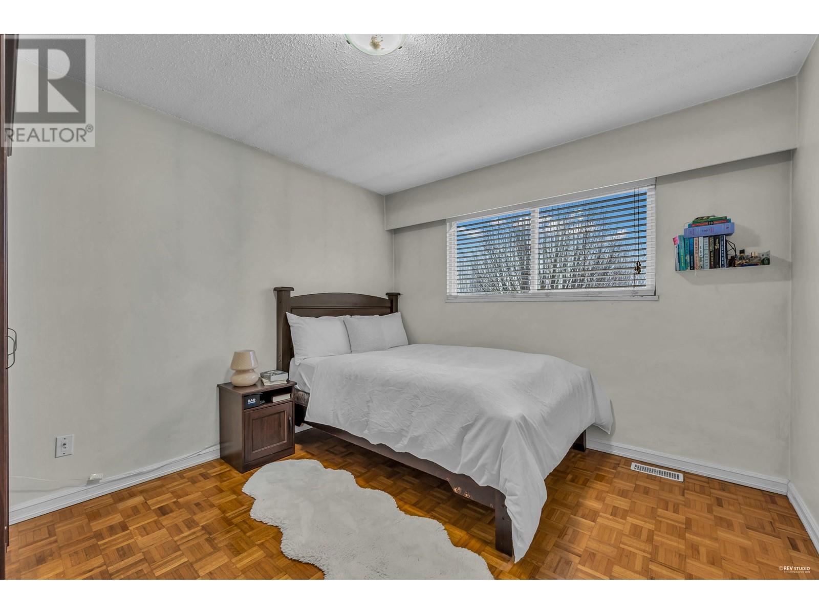 Listing Picture 18 of 35 : 1237 E 64TH AVENUE, Vancouver / 溫哥華 - 魯藝地產 Yvonne Lu Group - MLS Medallion Club Member