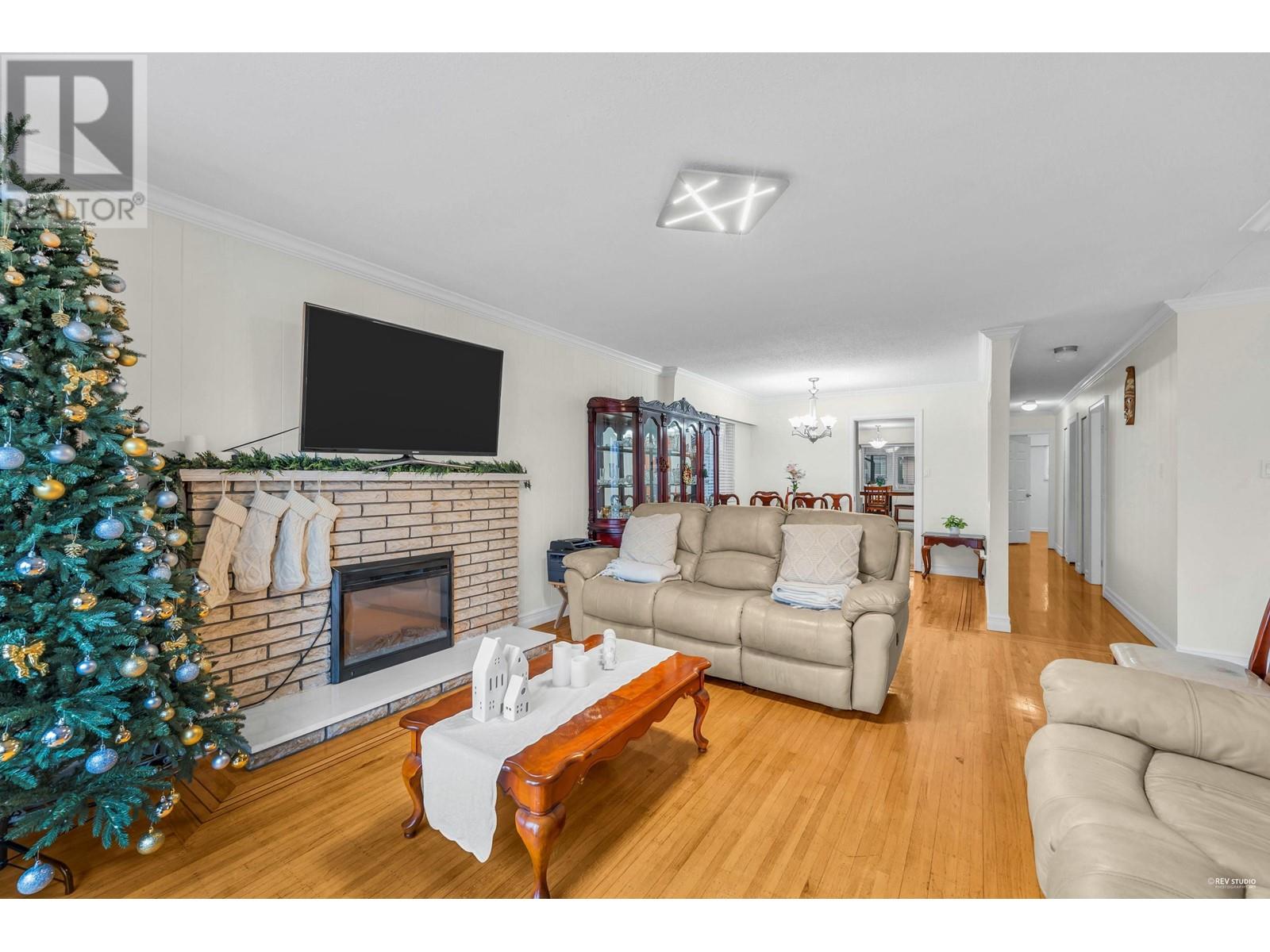 Listing Picture 2 of 35 : 1237 E 64TH AVENUE, Vancouver / 溫哥華 - 魯藝地產 Yvonne Lu Group - MLS Medallion Club Member