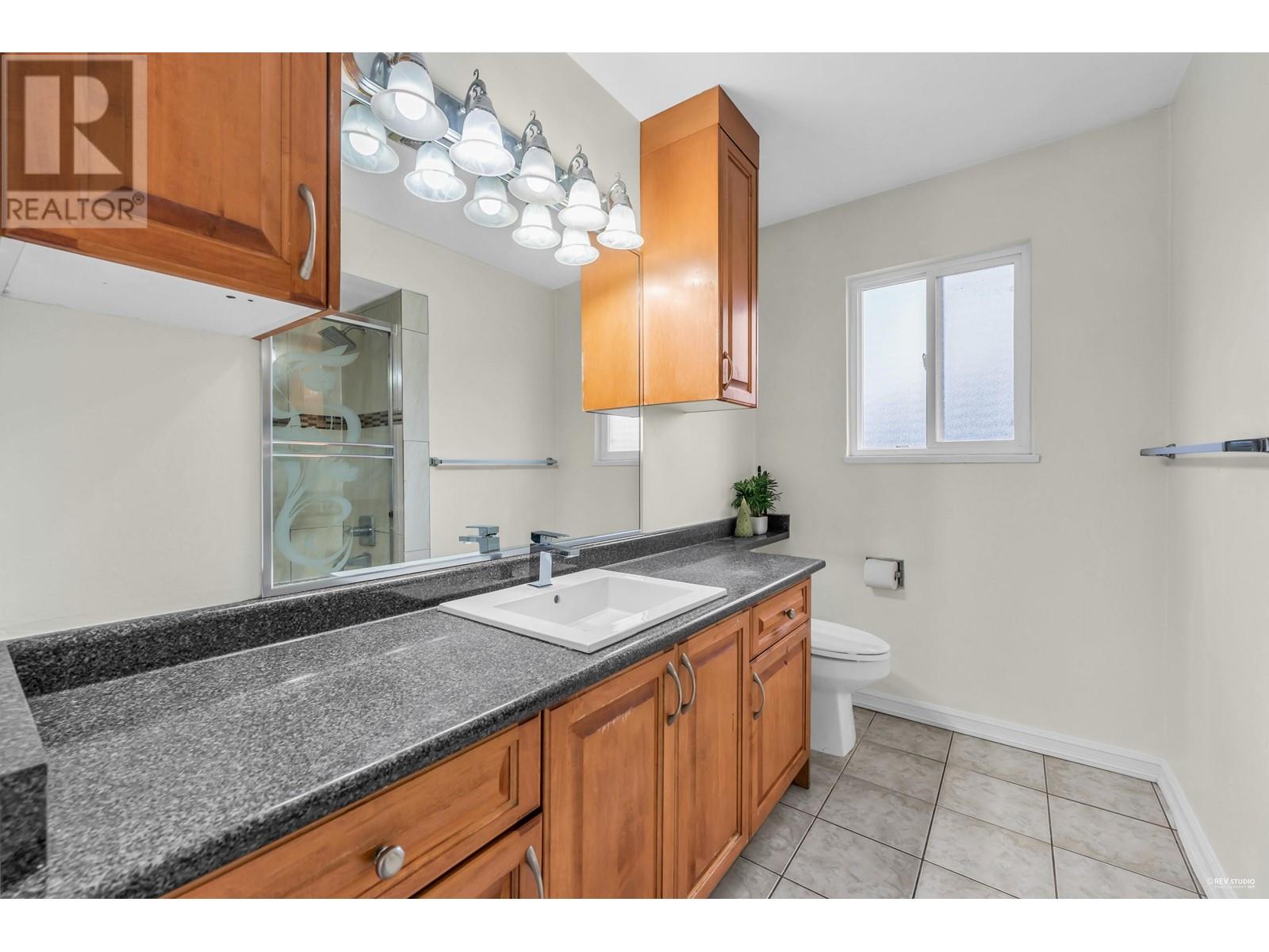 Listing Picture 26 of 35 : 1237 E 64TH AVENUE, Vancouver / 溫哥華 - 魯藝地產 Yvonne Lu Group - MLS Medallion Club Member