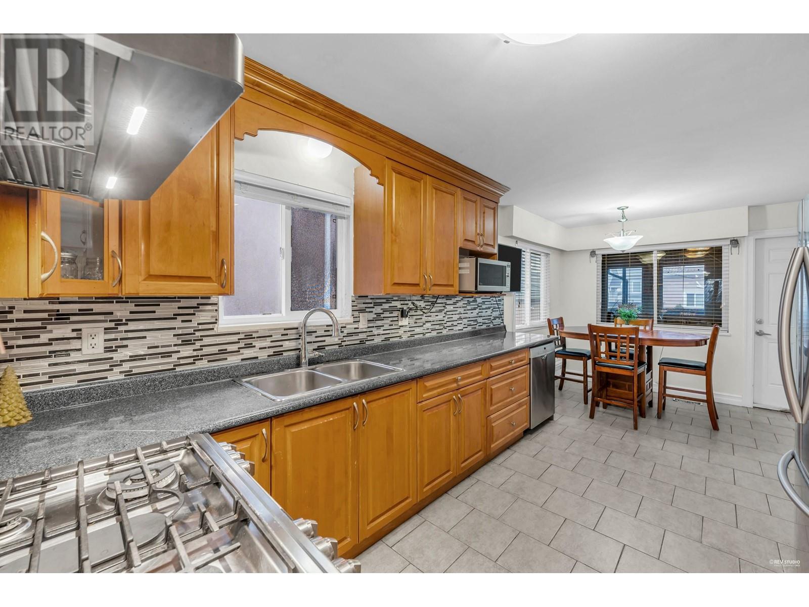 Listing Picture 9 of 35 : 1237 E 64TH AVENUE, Vancouver / 溫哥華 - 魯藝地產 Yvonne Lu Group - MLS Medallion Club Member