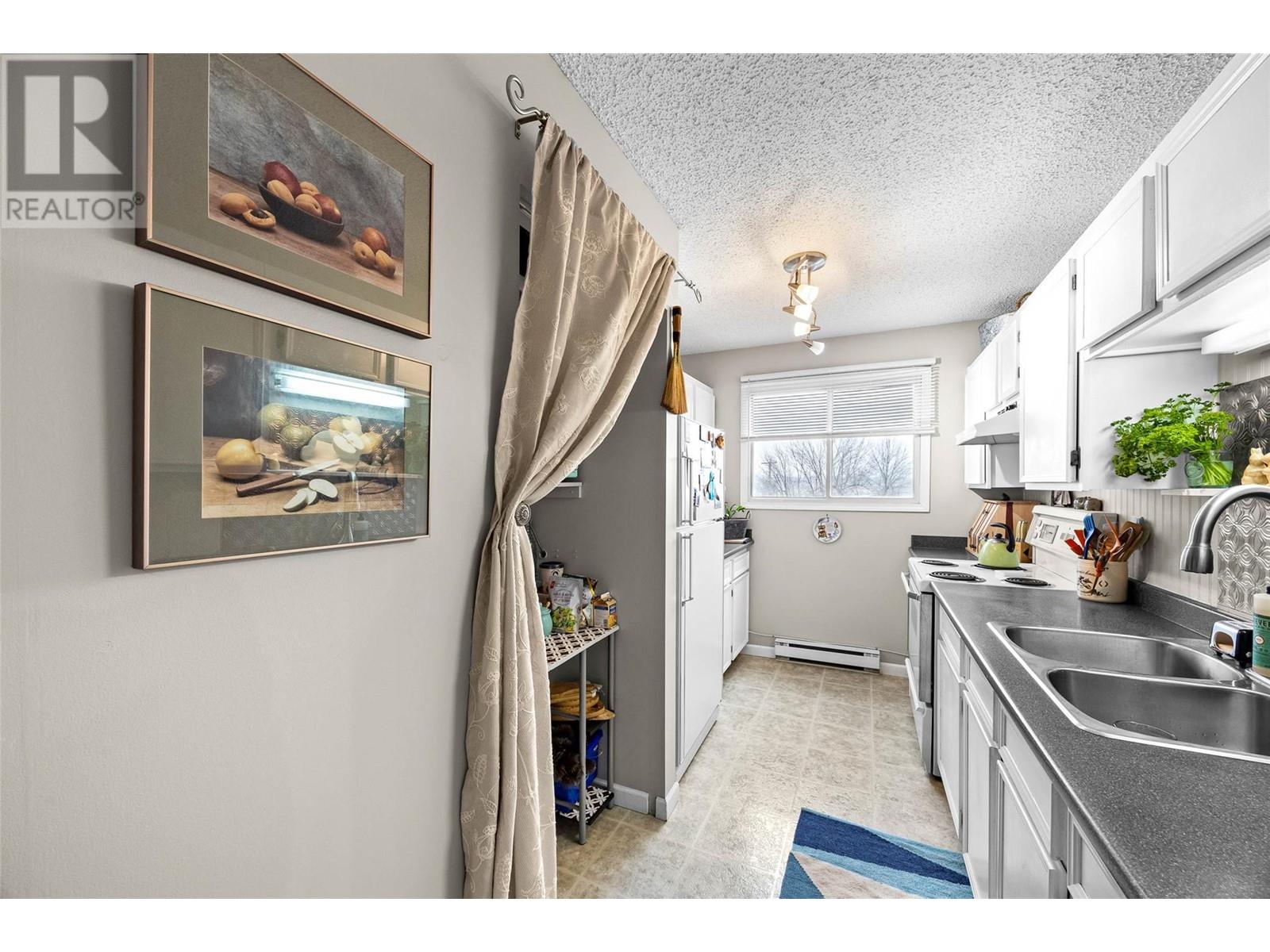 Property at 1089 McMurdo Drive Unit# 3 image 4