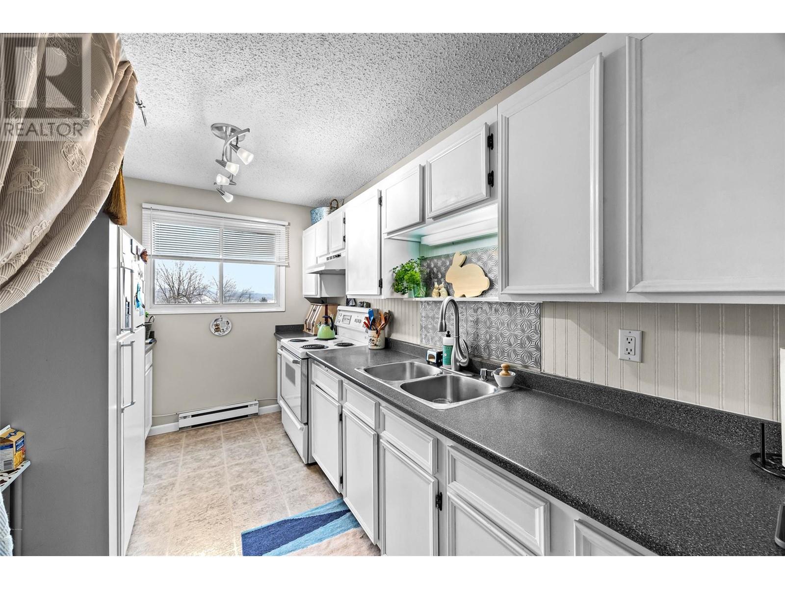 Property at 1089 McMurdo Drive Unit# 3 image 5