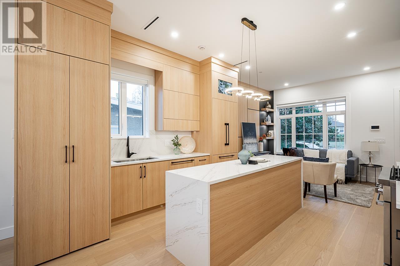 Listing Picture 8 of 36 : 2329 E 49TH AVENUE, Vancouver / 溫哥華 - 魯藝地產 Yvonne Lu Group - MLS Medallion Club Member