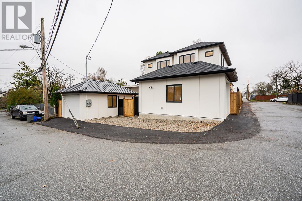 Listing Picture 34 of 36 : 2329 E 49TH AVENUE, Vancouver / 溫哥華 - 魯藝地產 Yvonne Lu Group - MLS Medallion Club Member