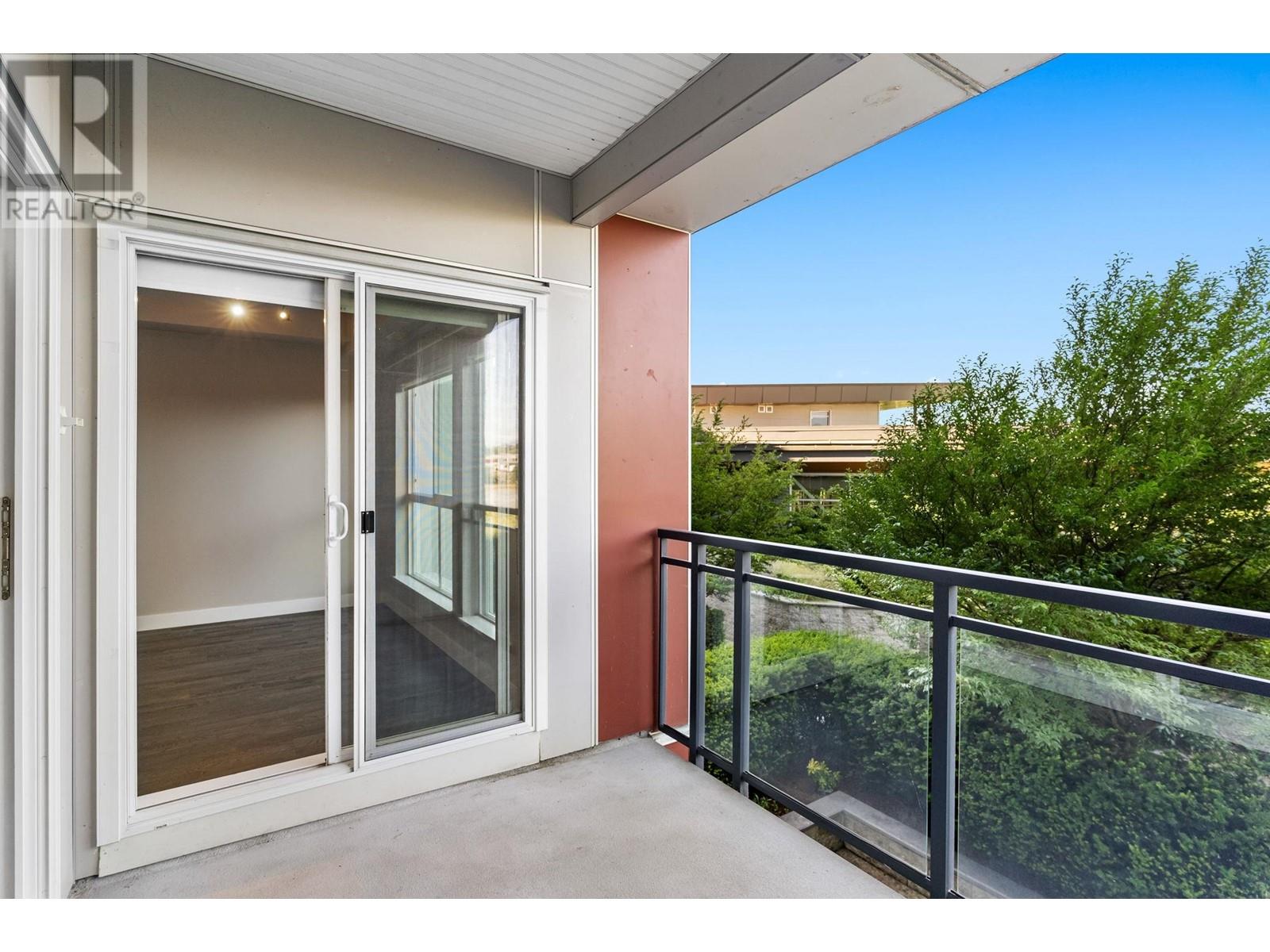 Listing Picture 21 of 29 : 209 10033 RIVER DRIVE, Richmond / 烈治文 - 魯藝地產 Yvonne Lu Group - MLS Medallion Club Member