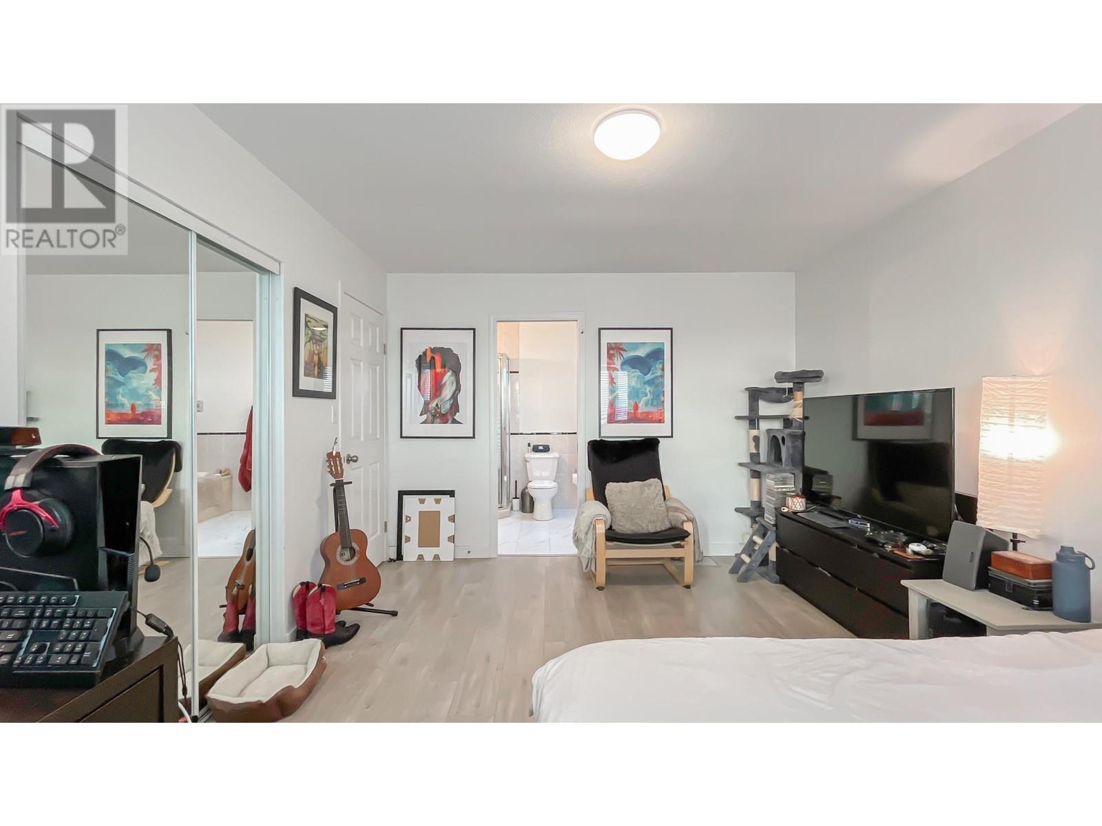 Listing Picture 16 of 40 : 736 E 55TH AVENUE, Vancouver / 溫哥華 - 魯藝地產 Yvonne Lu Group - MLS Medallion Club Member