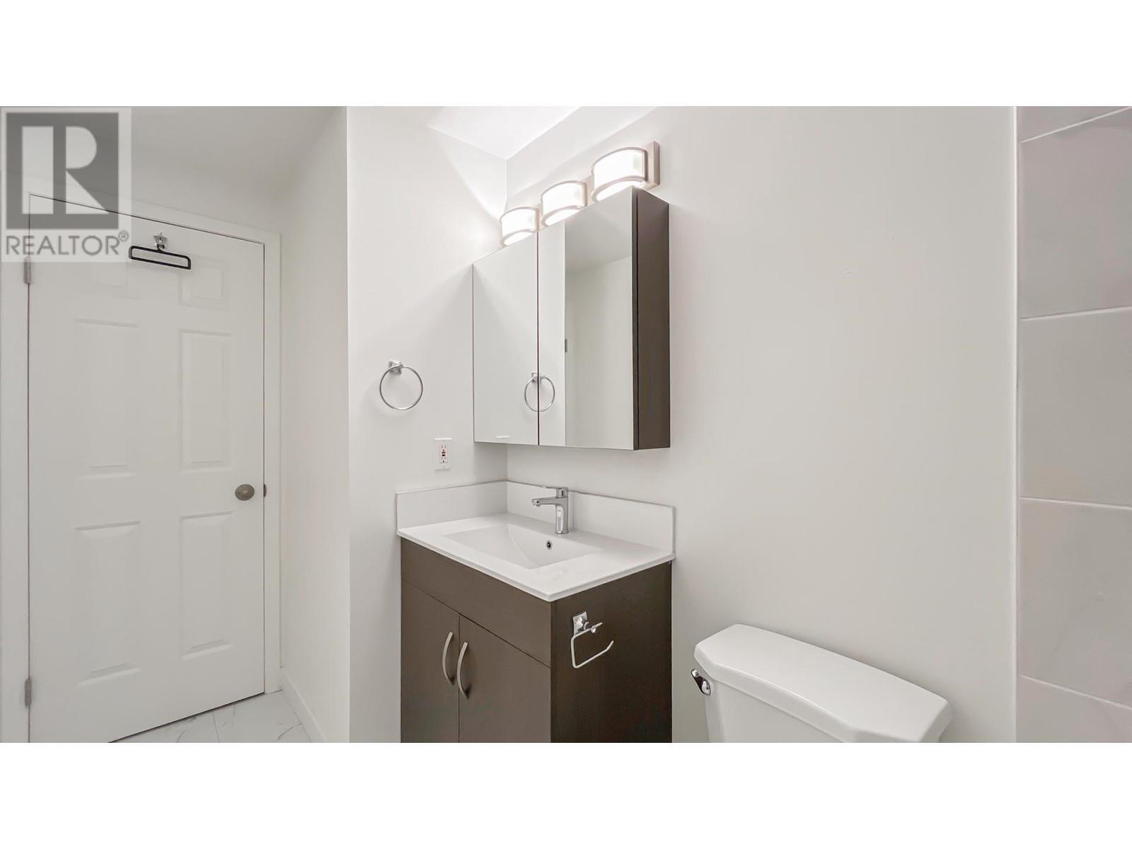 Listing Picture 33 of 40 : 736 E 55TH AVENUE, Vancouver / 溫哥華 - 魯藝地產 Yvonne Lu Group - MLS Medallion Club Member