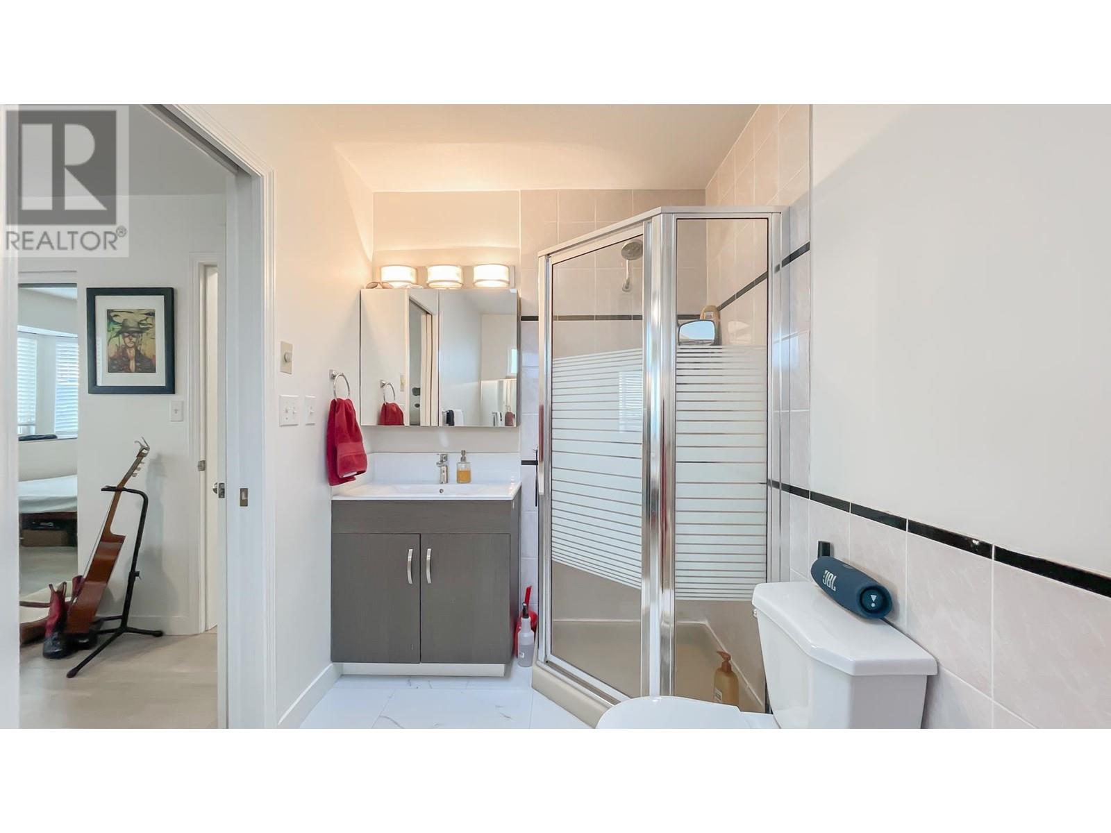 Listing Picture 18 of 40 : 736 E 55TH AVENUE, Vancouver / 溫哥華 - 魯藝地產 Yvonne Lu Group - MLS Medallion Club Member