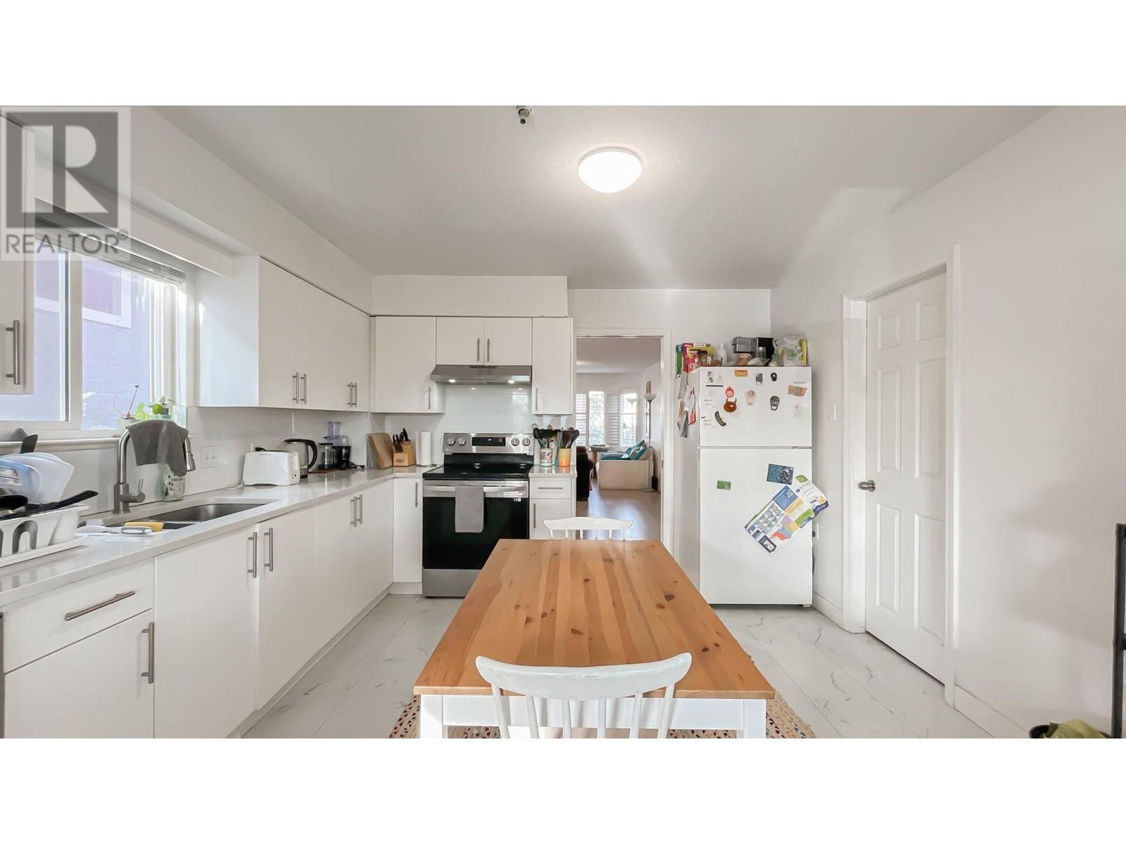 Listing Picture 11 of 40 : 736 E 55TH AVENUE, Vancouver / 溫哥華 - 魯藝地產 Yvonne Lu Group - MLS Medallion Club Member