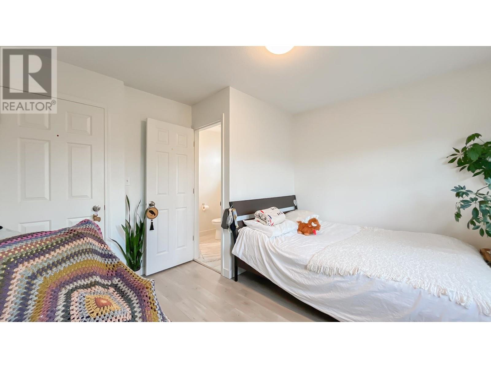 Listing Picture 20 of 40 : 736 E 55TH AVENUE, Vancouver / 溫哥華 - 魯藝地產 Yvonne Lu Group - MLS Medallion Club Member