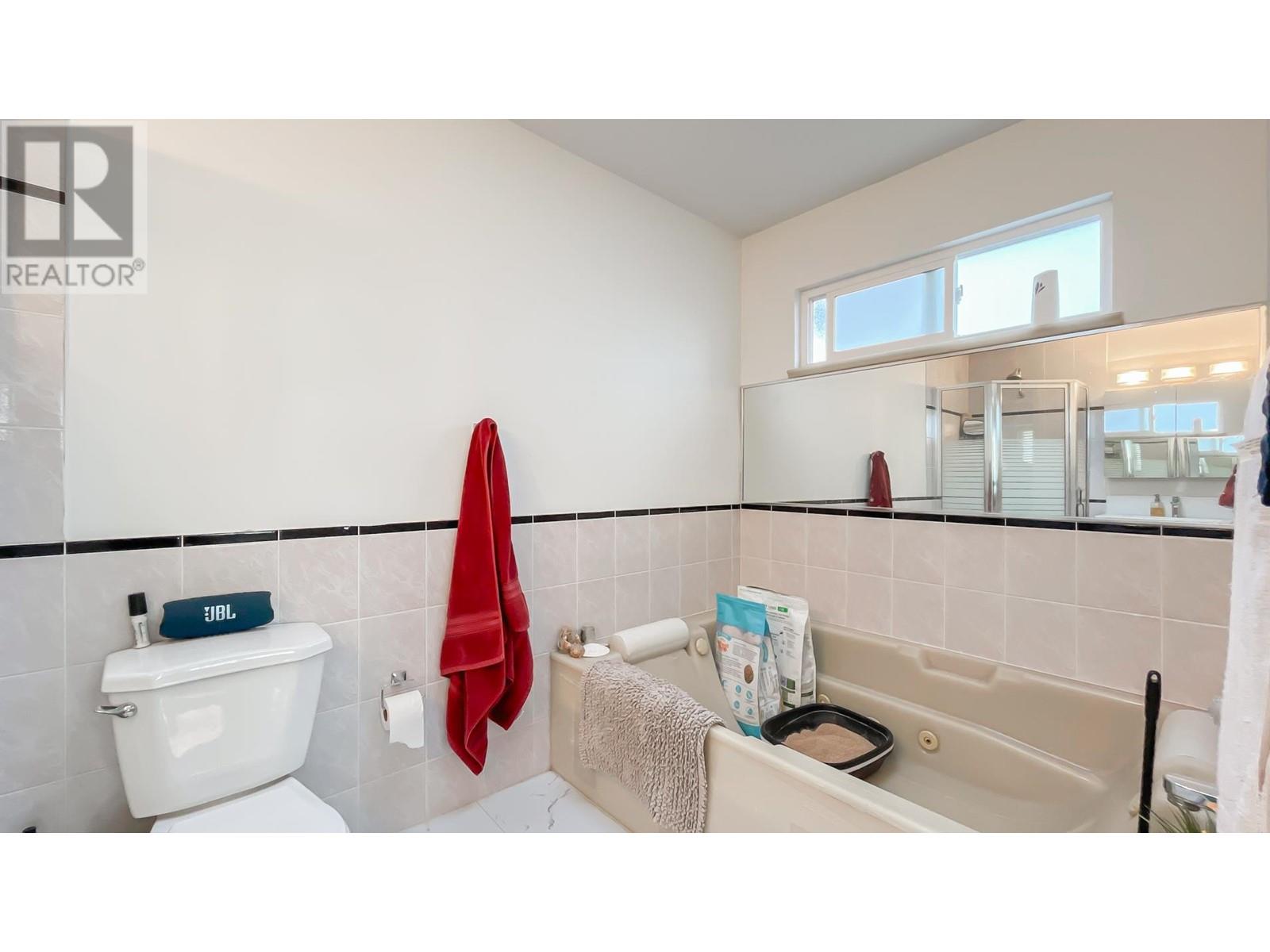 Listing Picture 17 of 40 : 736 E 55TH AVENUE, Vancouver / 溫哥華 - 魯藝地產 Yvonne Lu Group - MLS Medallion Club Member