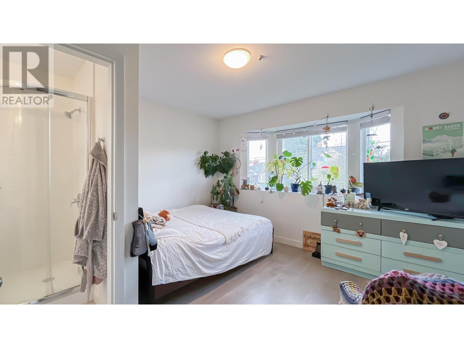 Listing Picture 19 of 40 : 736 E 55TH AVENUE, Vancouver / 溫哥華 - 魯藝地產 Yvonne Lu Group - MLS Medallion Club Member