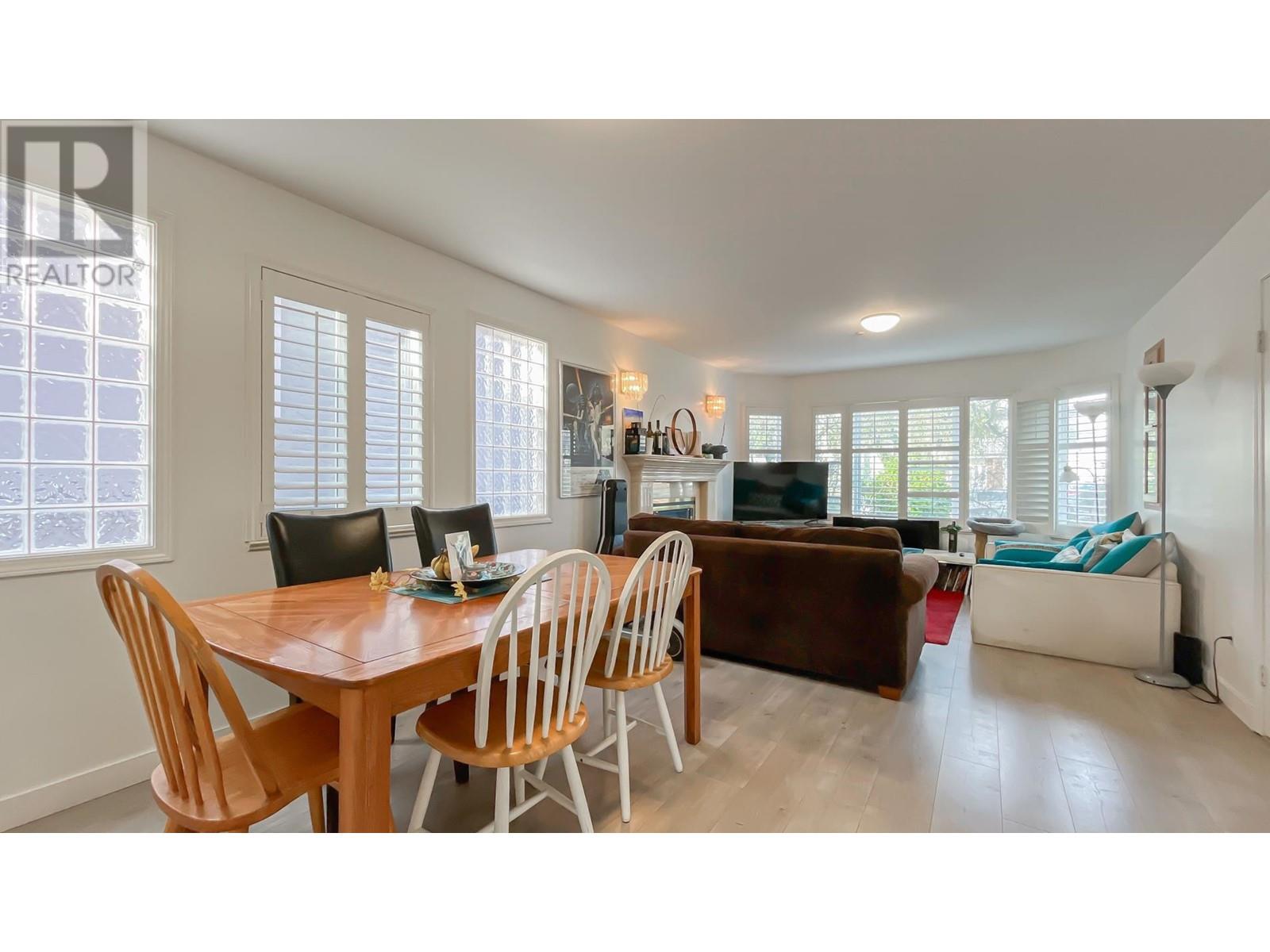 Listing Picture 7 of 40 : 736 E 55TH AVENUE, Vancouver / 溫哥華 - 魯藝地產 Yvonne Lu Group - MLS Medallion Club Member