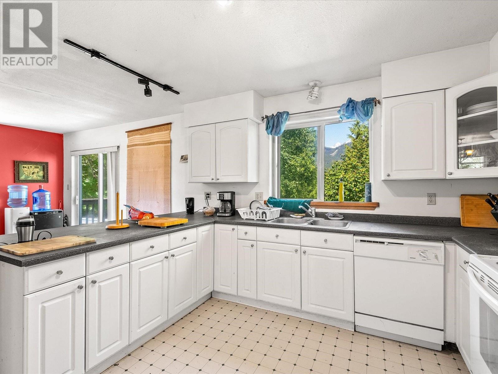 7700 Pemberton Meadows Road, Pemberton, British Columbia  V0N 2L2 - Photo 22 - R2928460